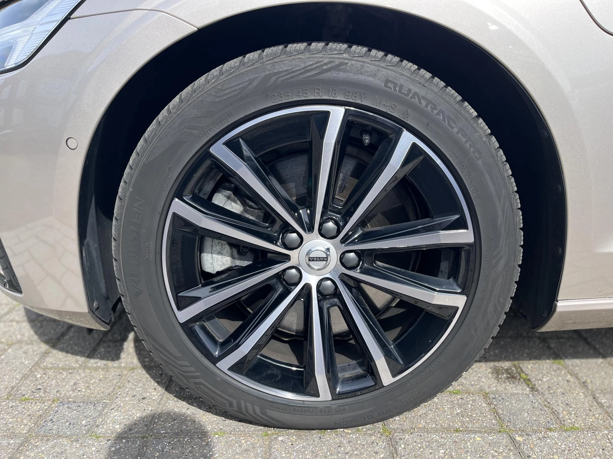 Volvo V60 T6 Plug-in hybrid AWD Plus Dark