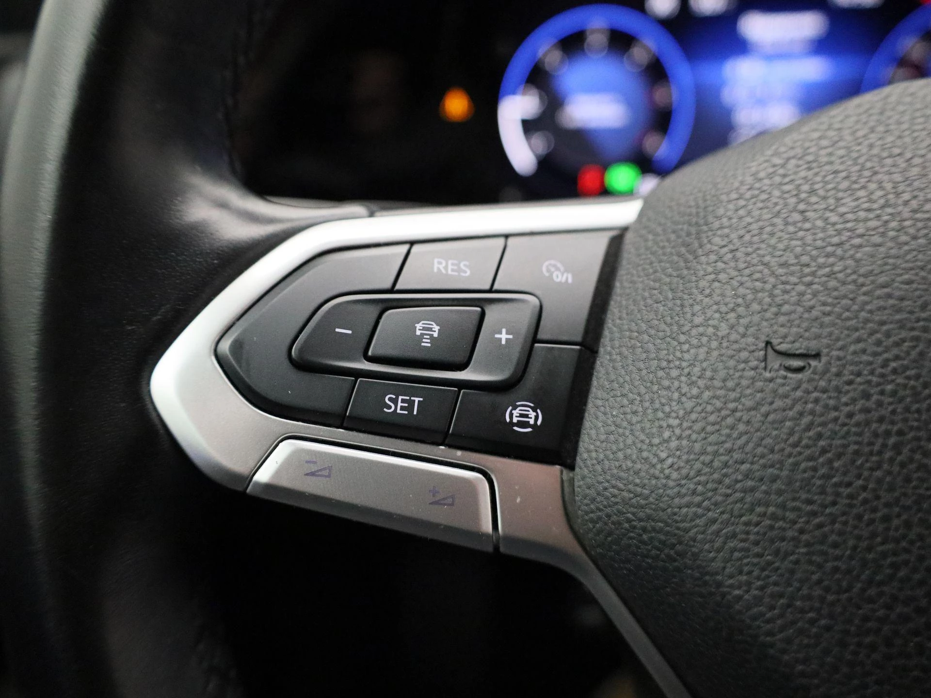 Volkswagen-Golf-image-17