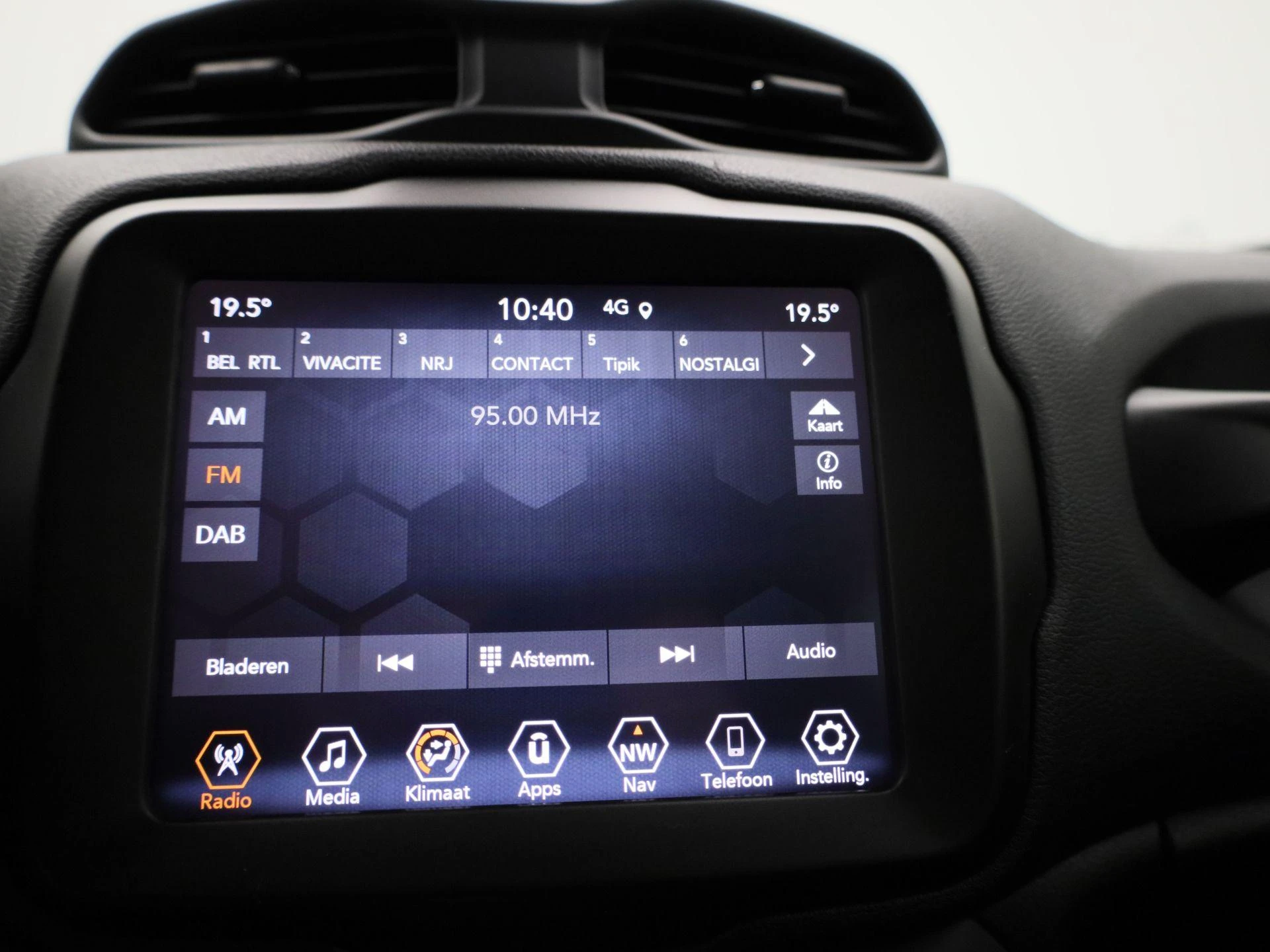 Jeep-Renegade-image-17