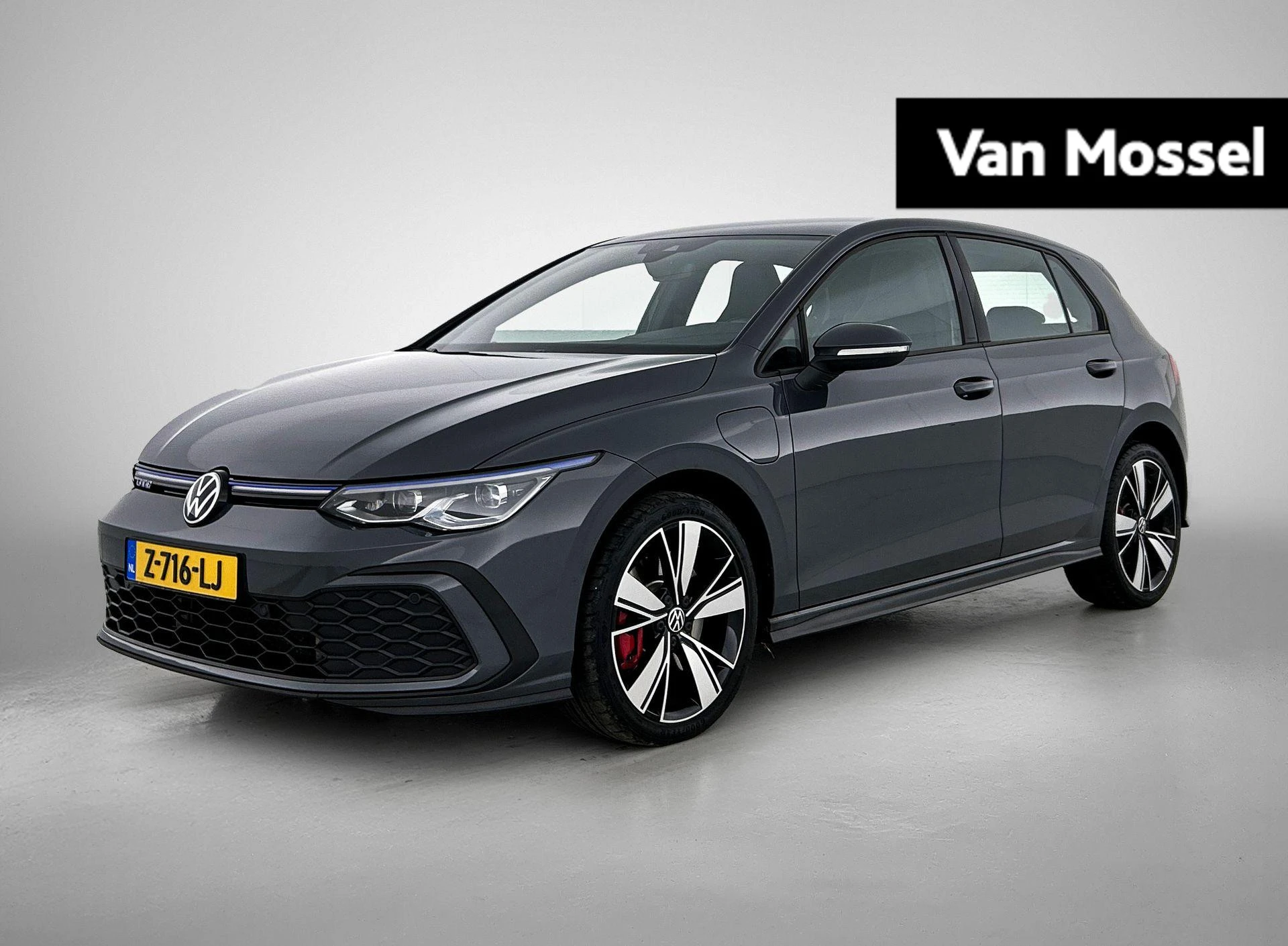 Volkswagen-Golf-image-0