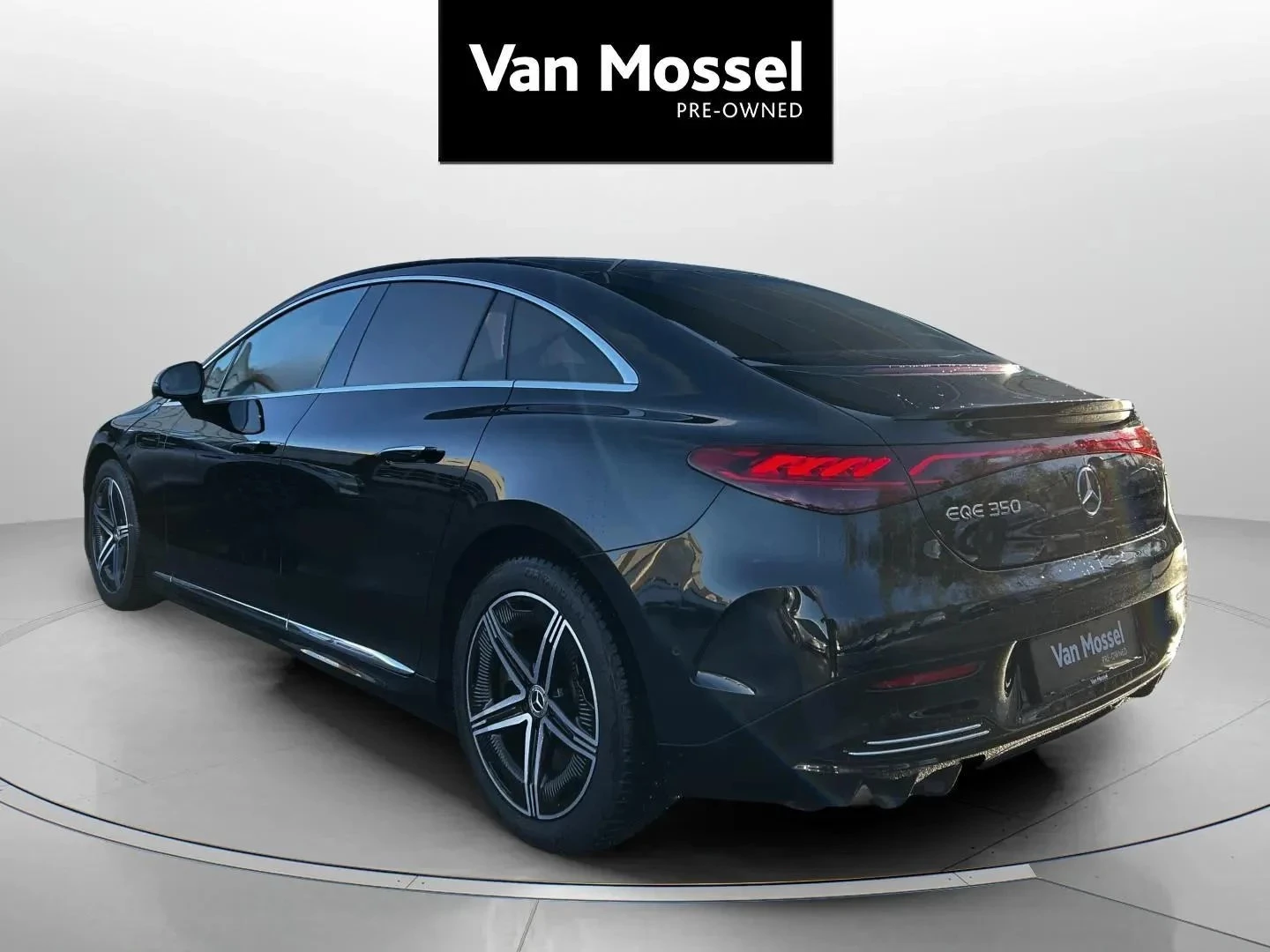 Mercedes-Benz-EQE-image-5