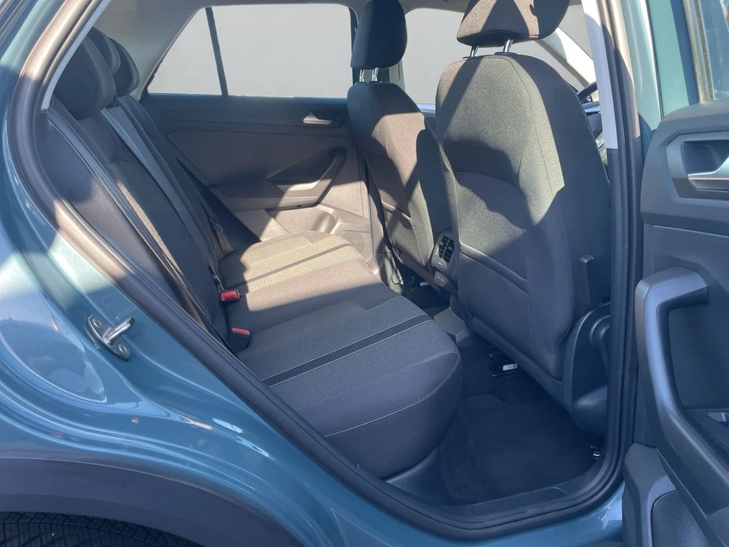 Volkswagen-T-Roc-image-11