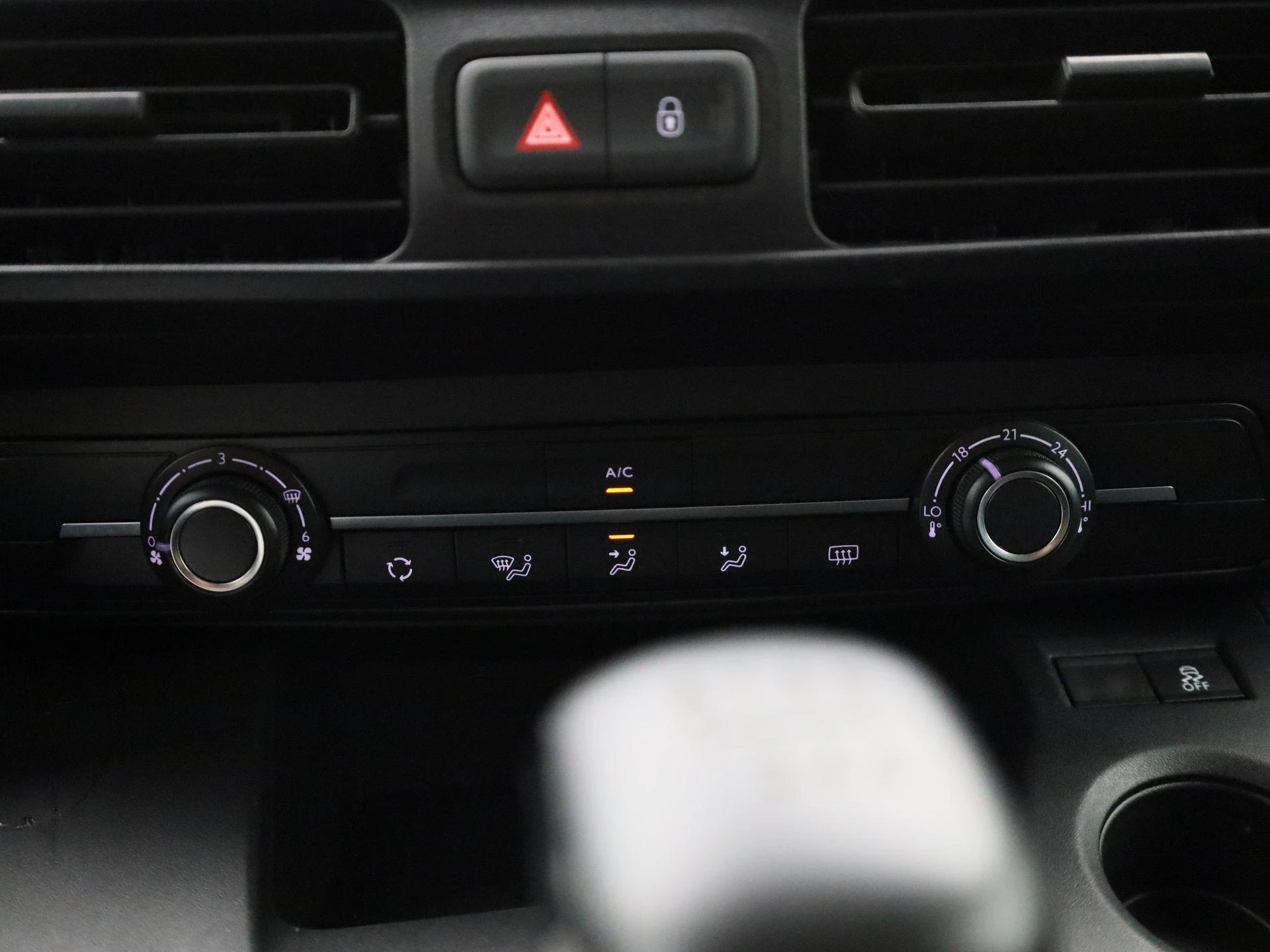 Opel-Combo Life-image-20