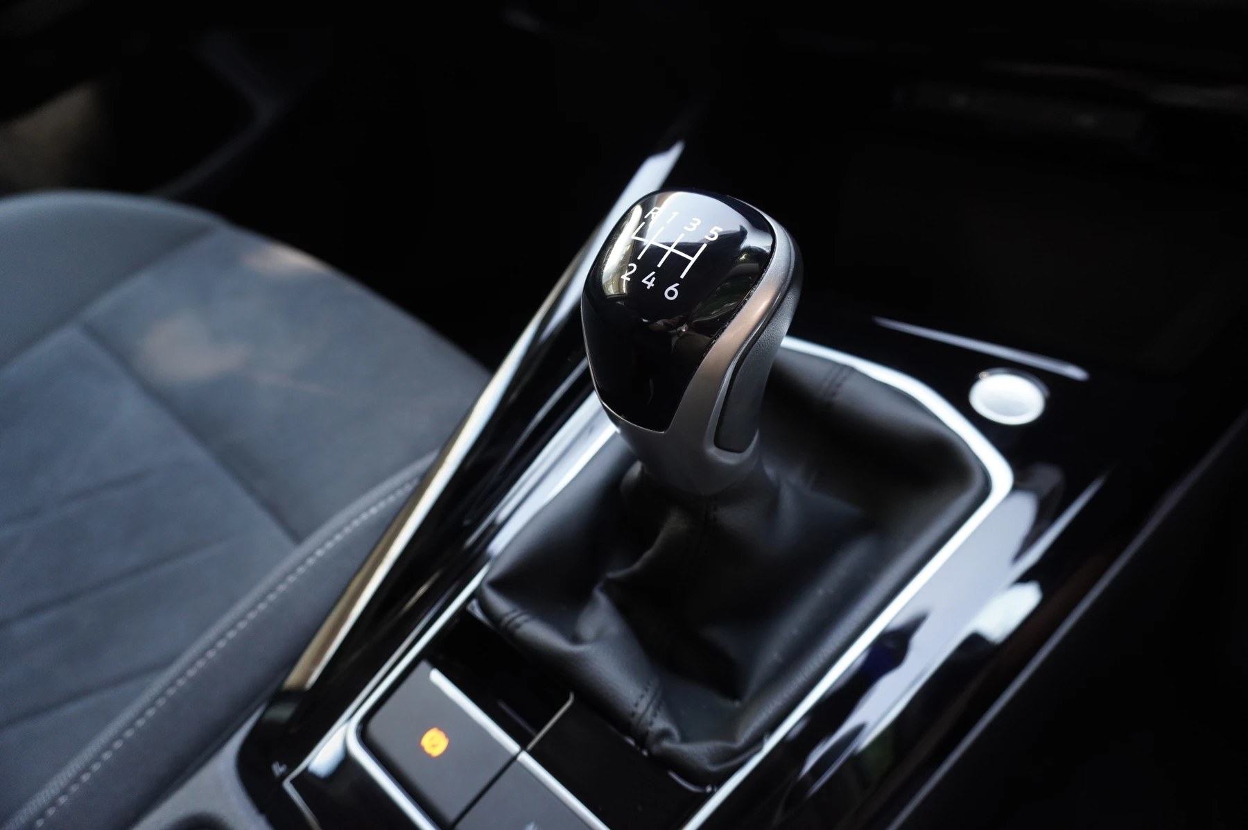 Volkswagen-Golf-image-33