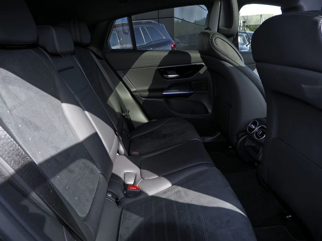 Mercedes-Benz-GLC 220 d-image-14