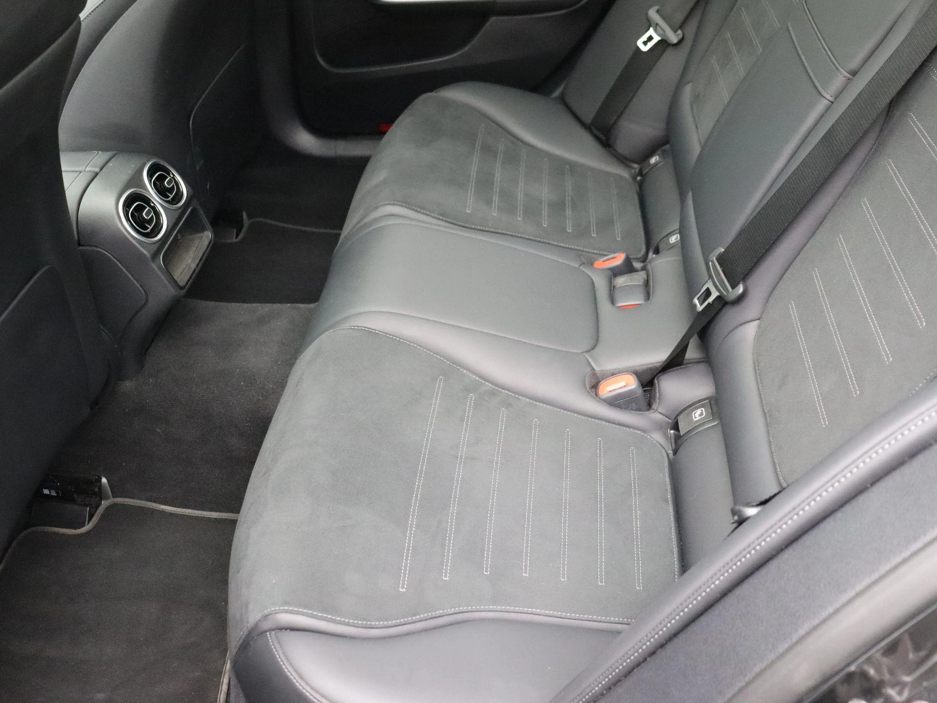 Mercedes-Benz Classe C 300 e AMG Line Estate + PANORAMISCH DAK + TREKHAAK + CARPLAY +