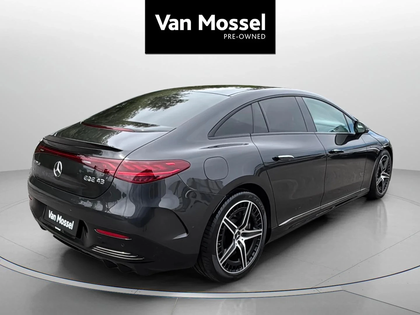 Mercedes-Benz-EQE-image-4