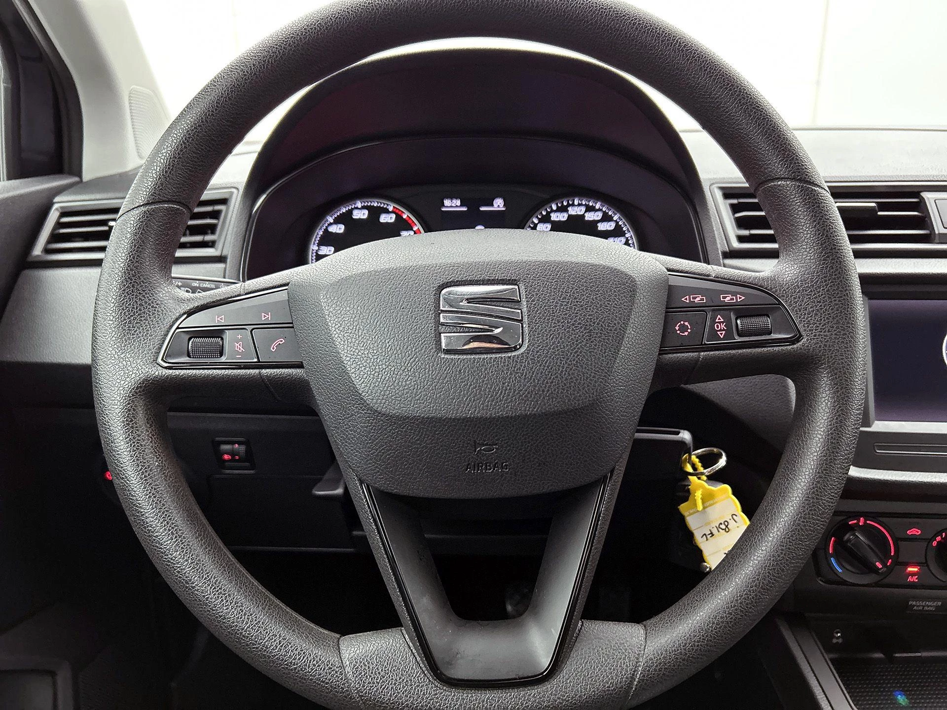SEAT-Arona-image-24