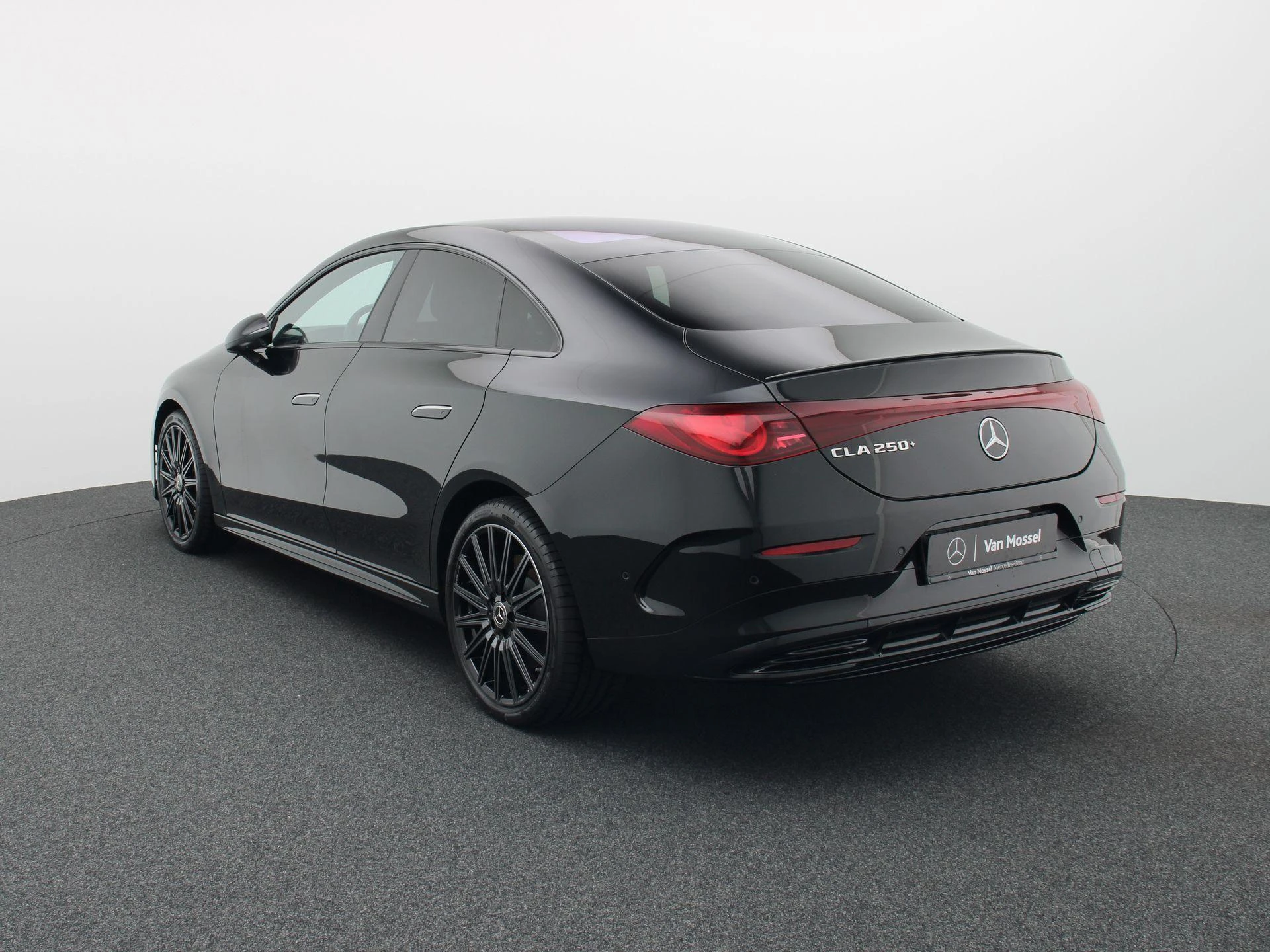 Mercedes-Benz-CLA-image-1
