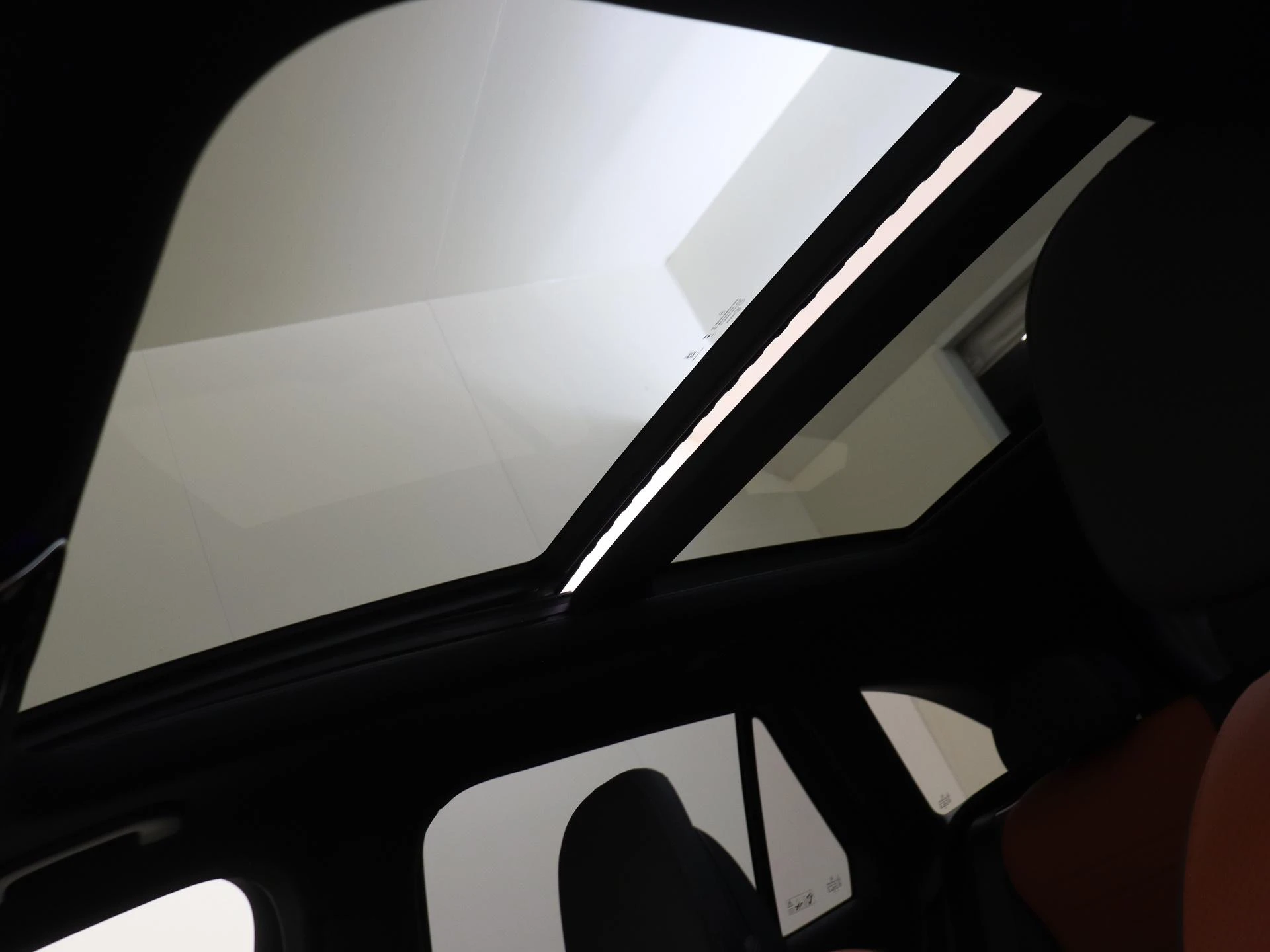 Mercedes-Benz-GLC-image-26