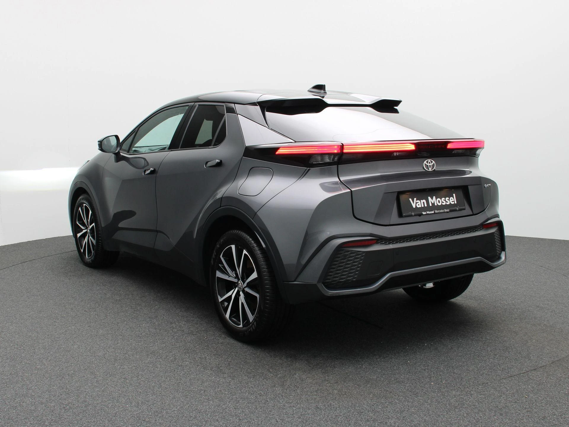 Toyota-C-HR-image-1