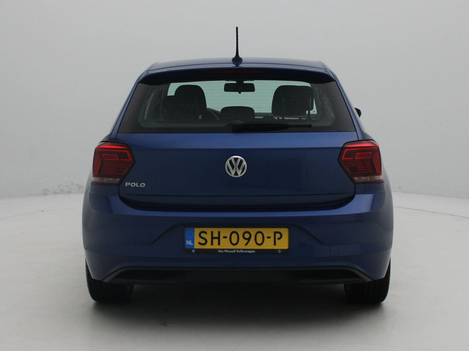 Volkswagen-Polo-image-4