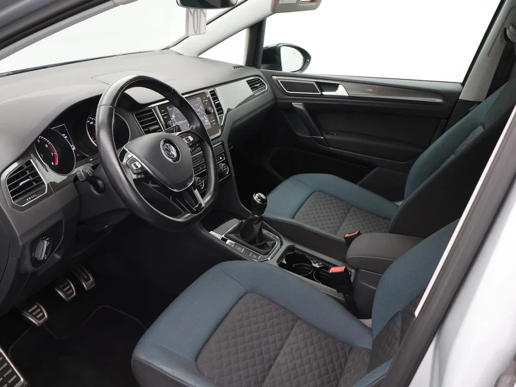 Volkswagen-Golf Sportsvan-image-12