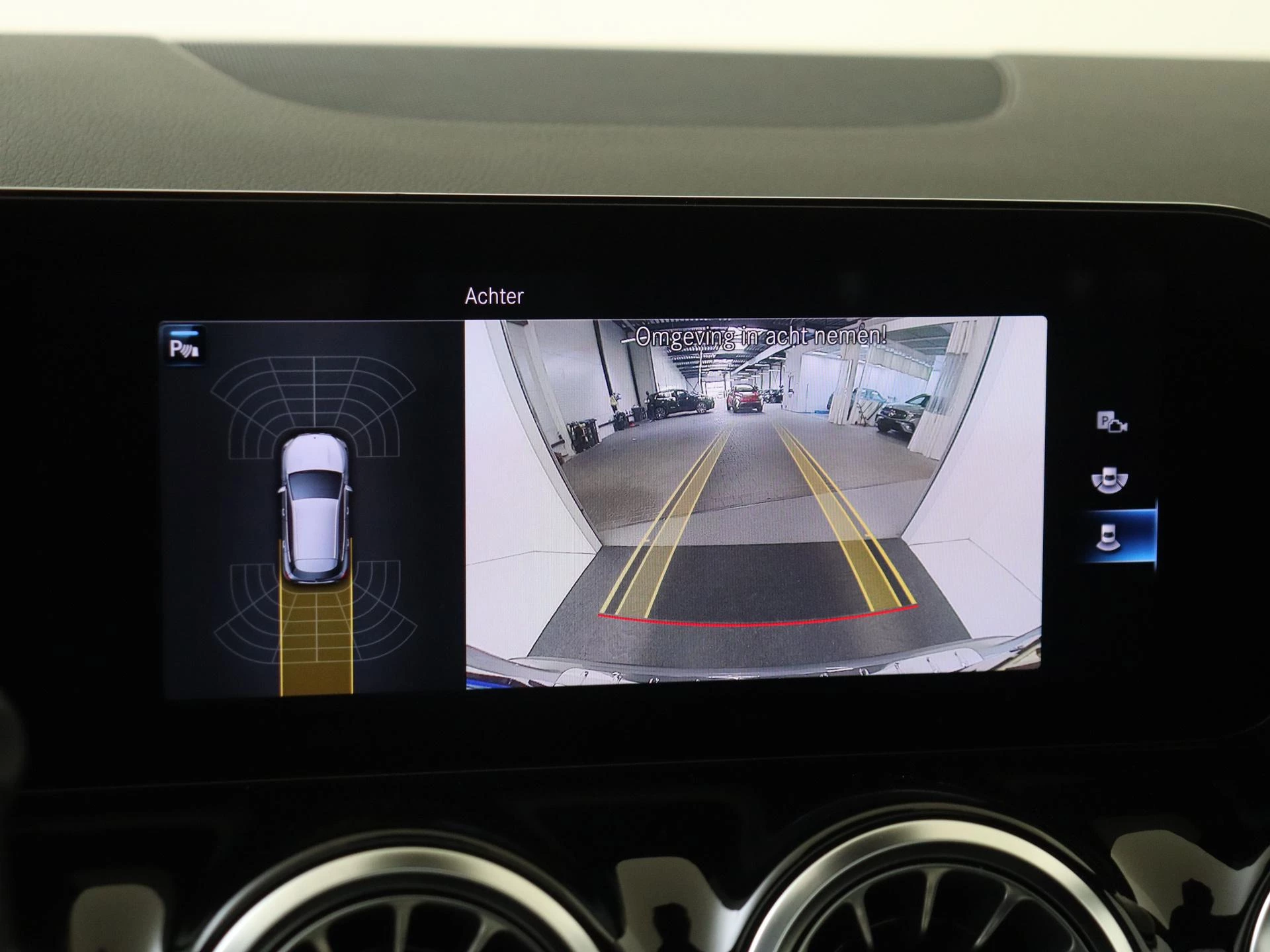 Mercedes-Benz-GLA-image-18