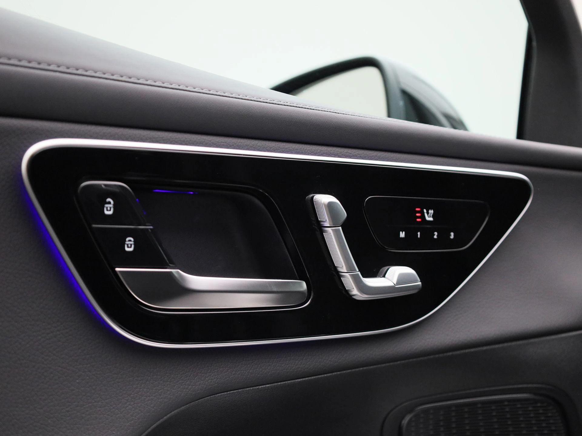 Mercedes-Benz-GLC-image-36