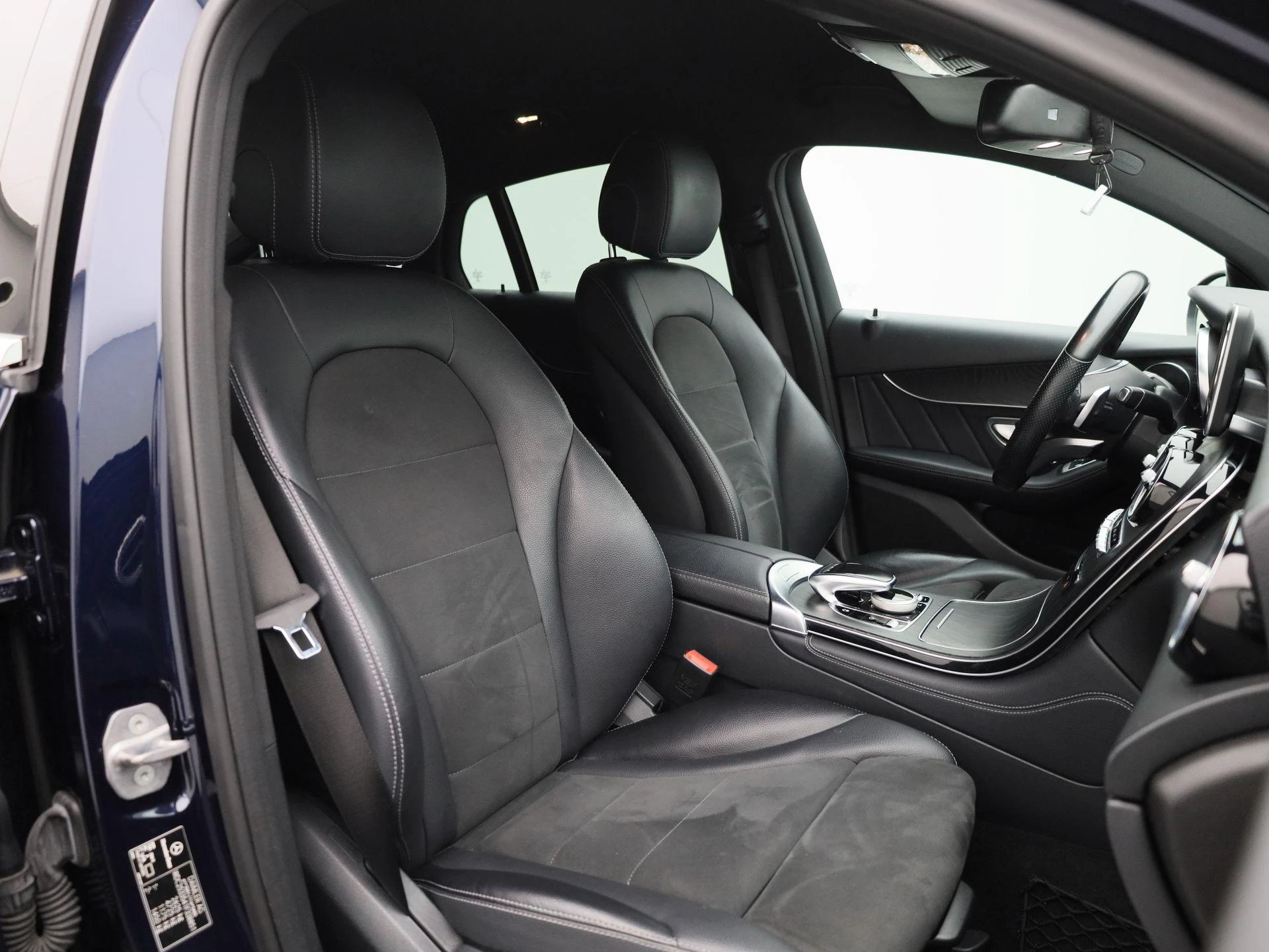 Mercedes-Benz-GLC-image-39