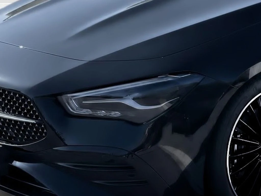 Mercedes-Benz-CLA 200-image-4