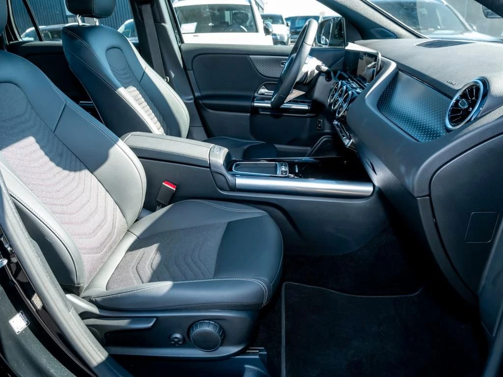 Mercedes-Benz-GLA 200 d-image-11