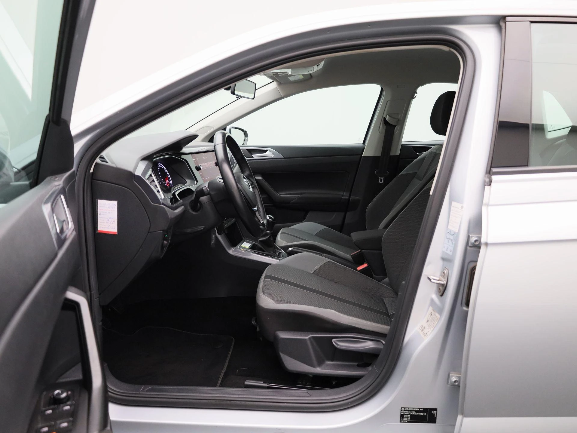 Volkswagen-Polo-image-8