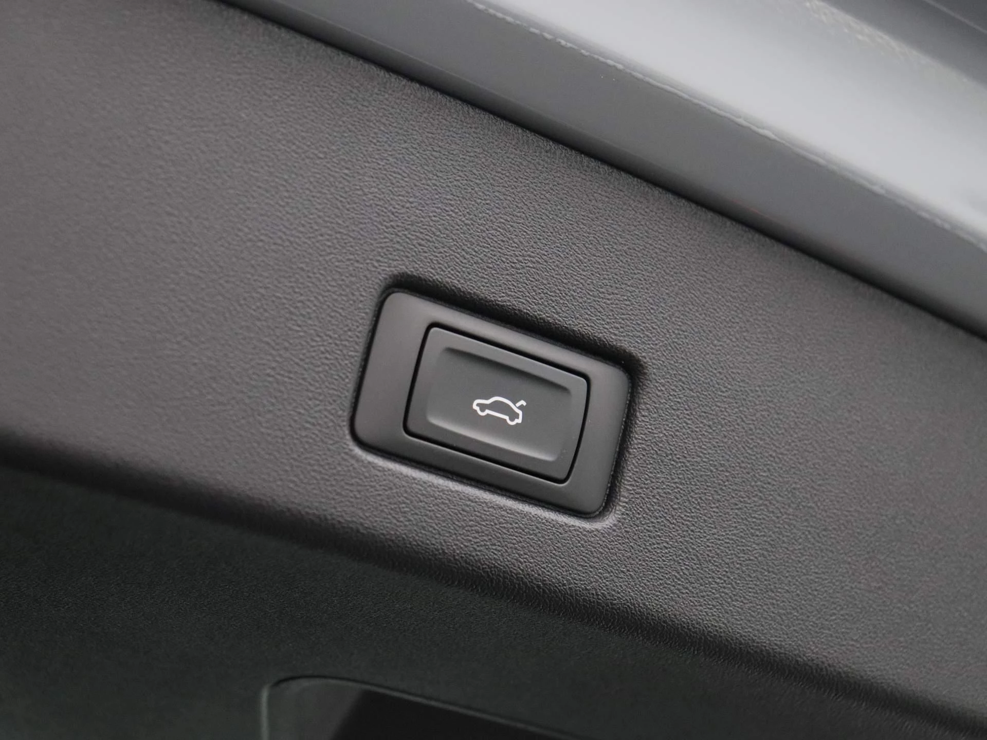 Audi-Q4 e-tron-image-14