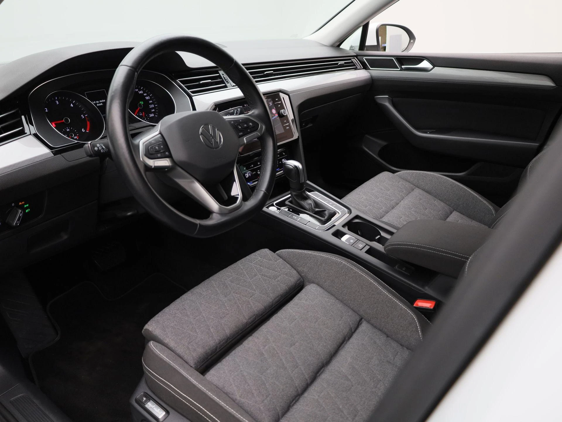 Volkswagen-Passat-image-17