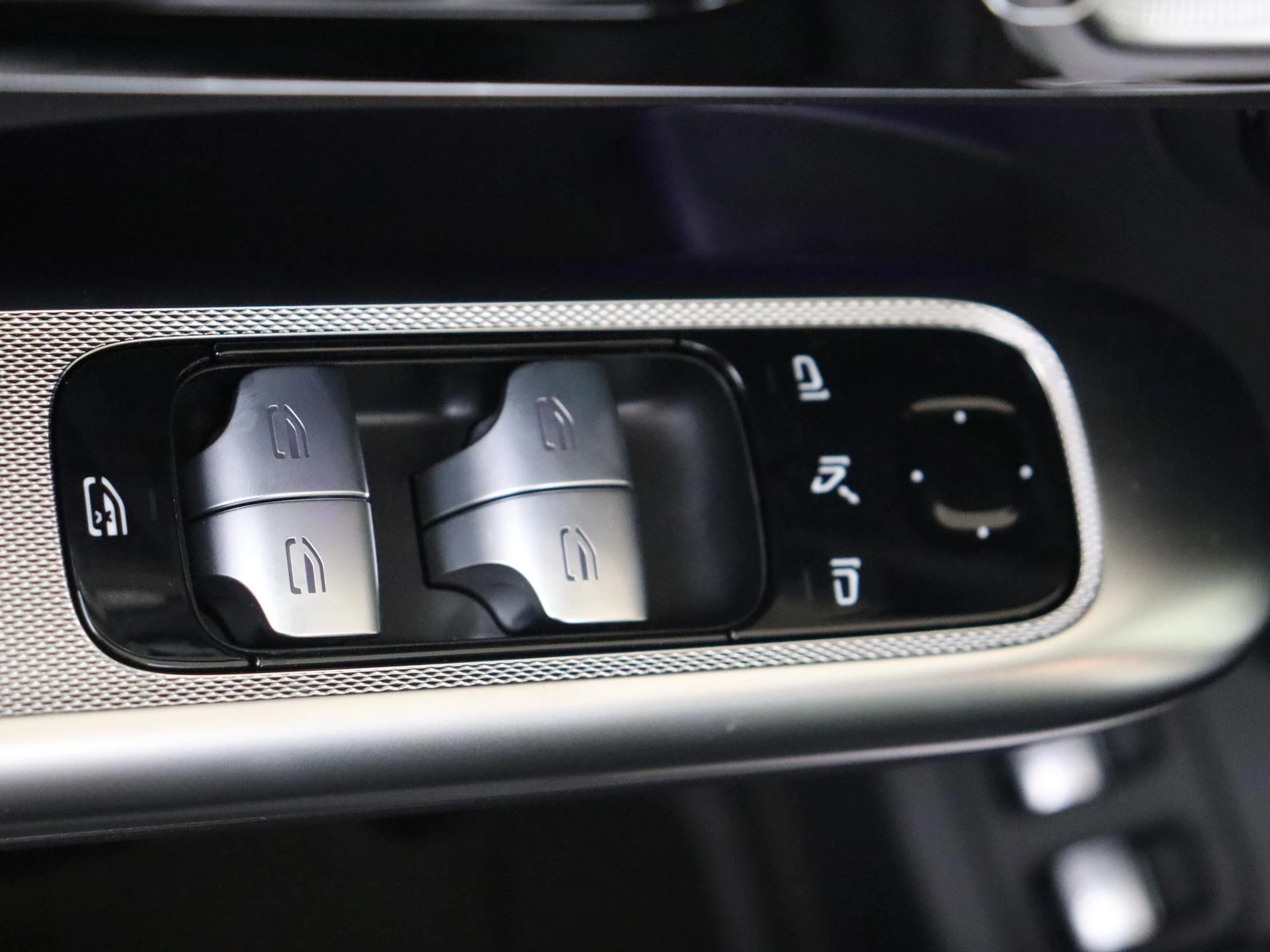 Mercedes-Benz-GLC-image-25