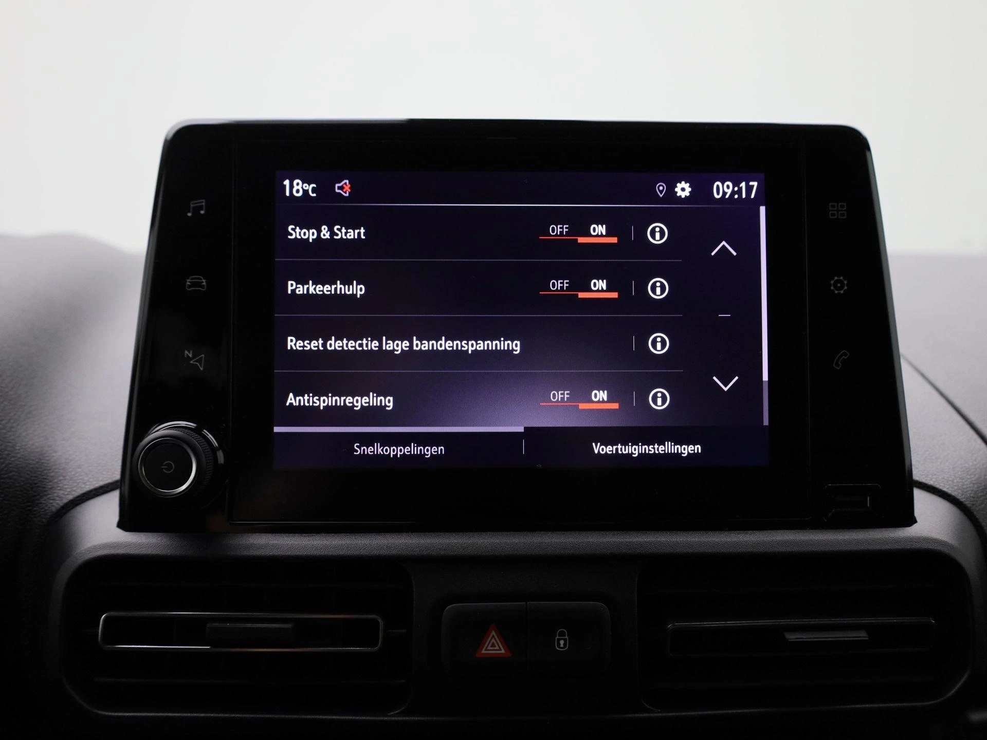 Opel-Combo Life-image-19