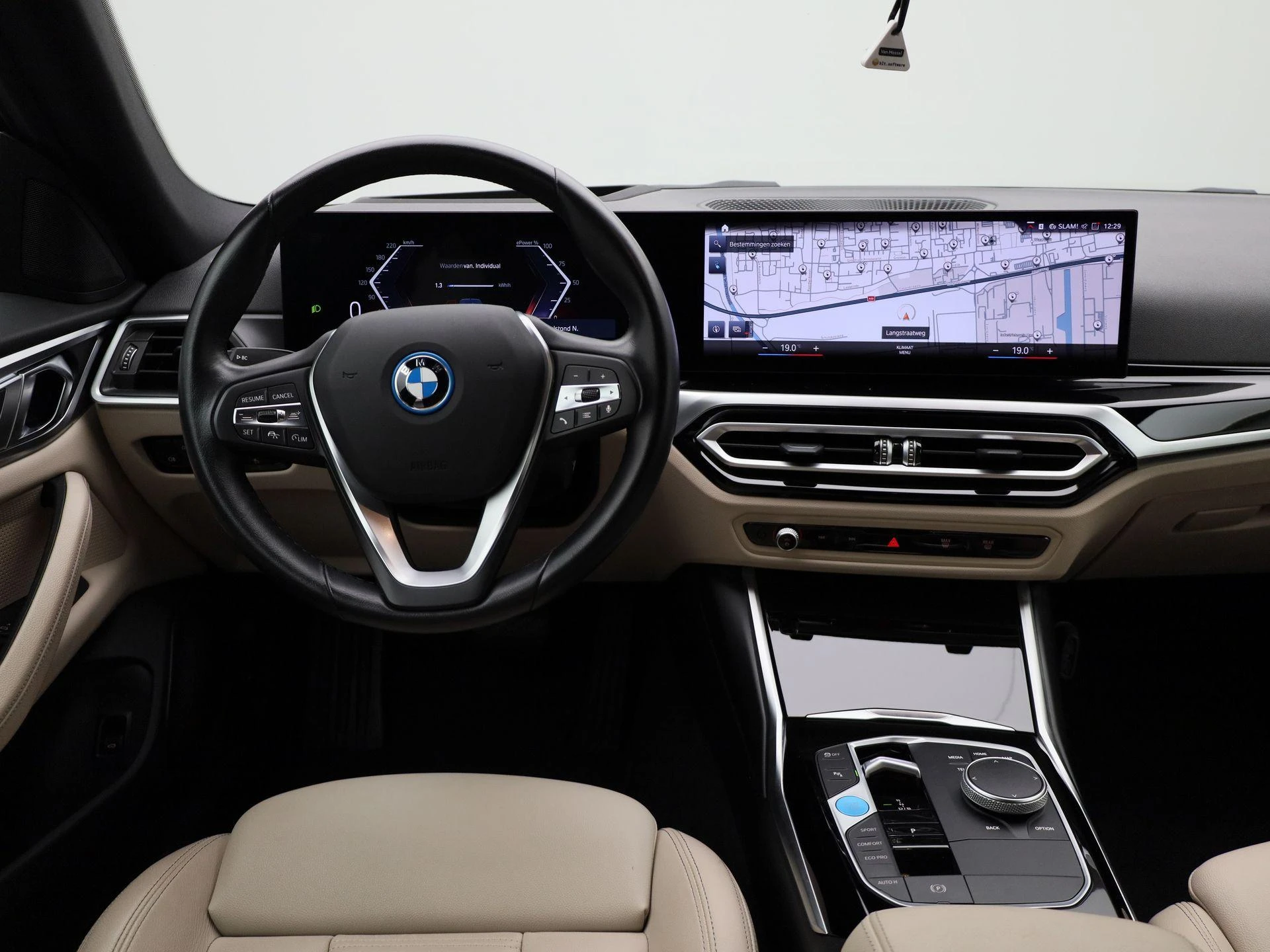 BMW-i4-image-6