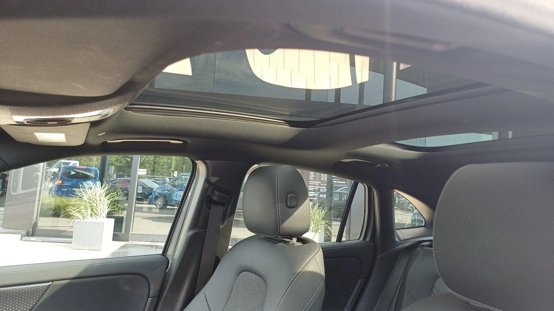 Mercedes-Benz-GLA-image-4
