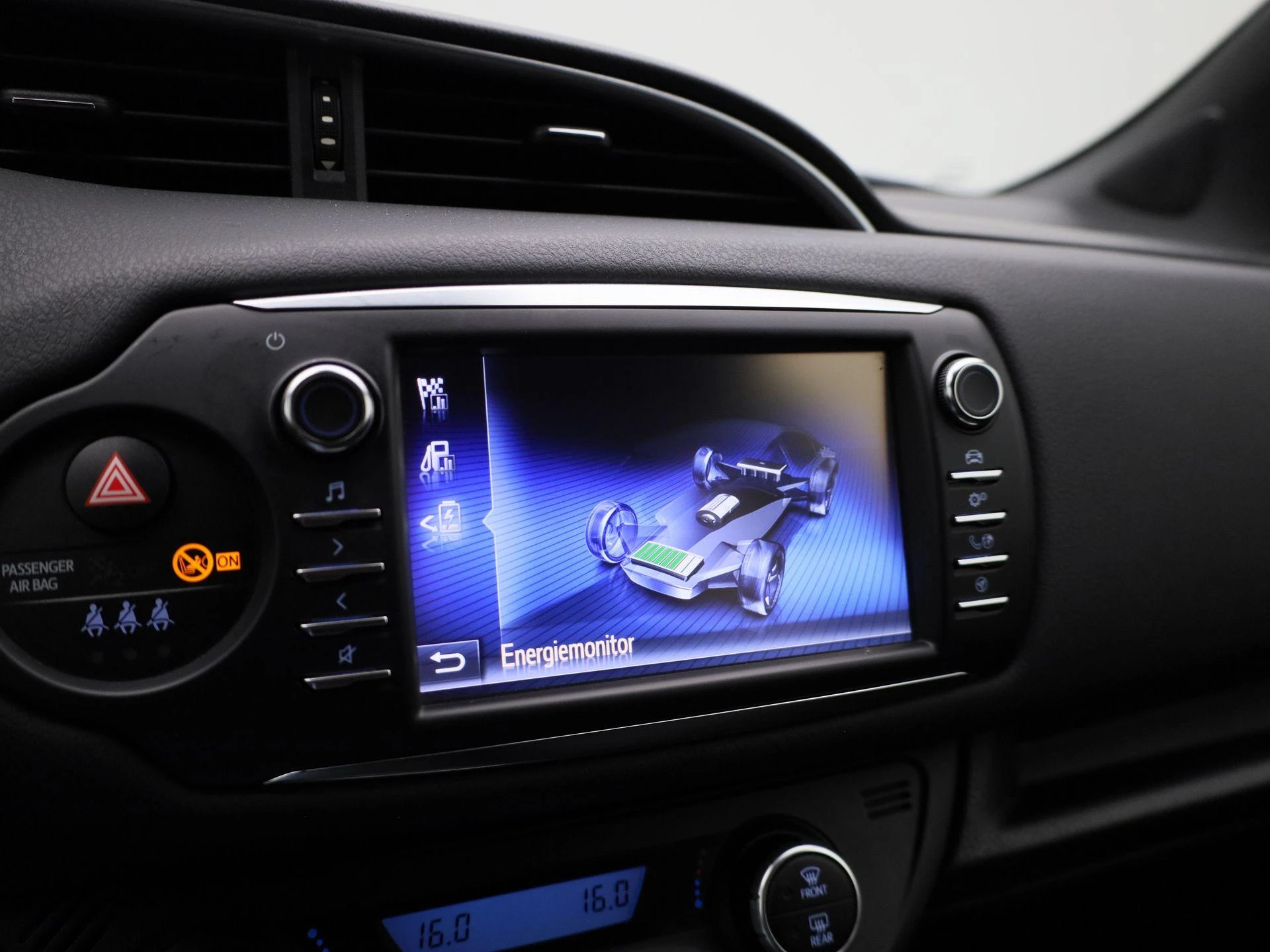 Toyota-Yaris-image-18