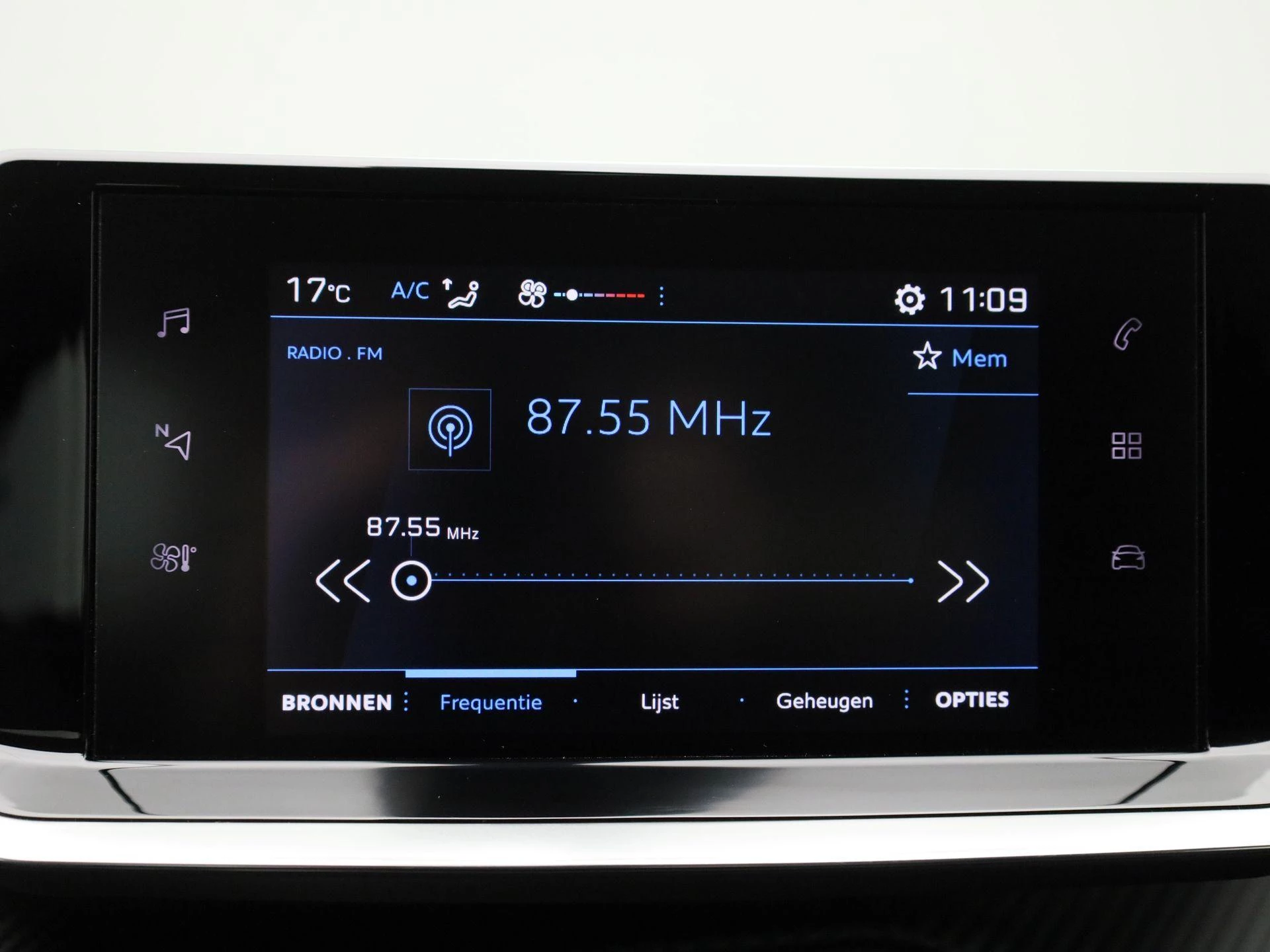 Peugeot-208-image-13