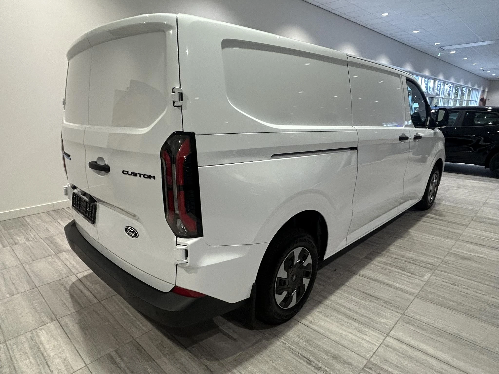 Ford-E-Transit Custom-image-3