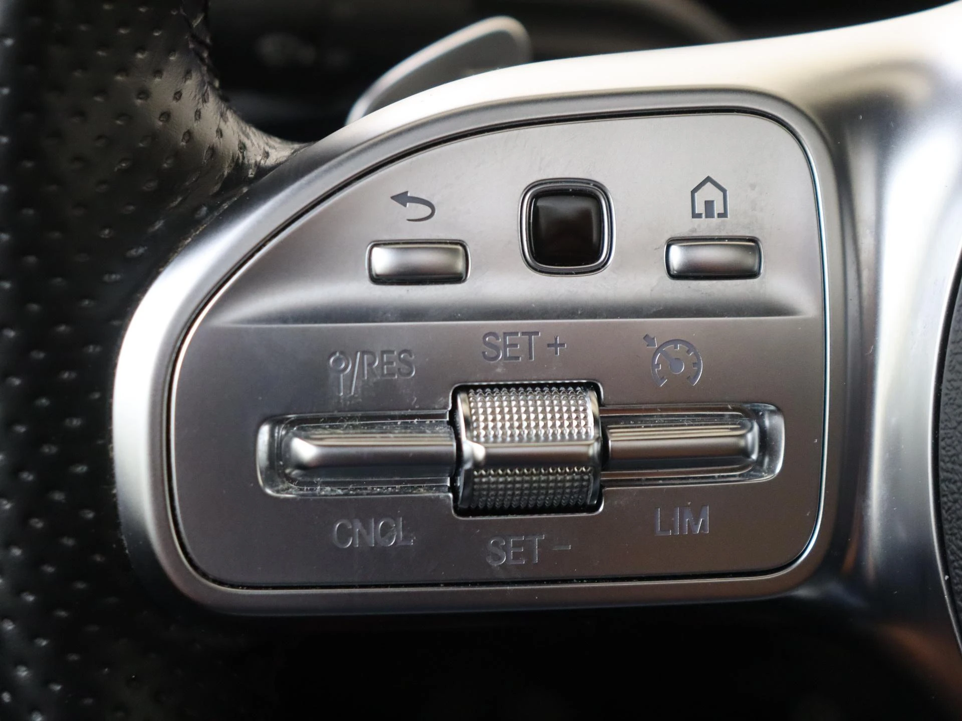 Mercedes-Benz-A-Klasse-image-16