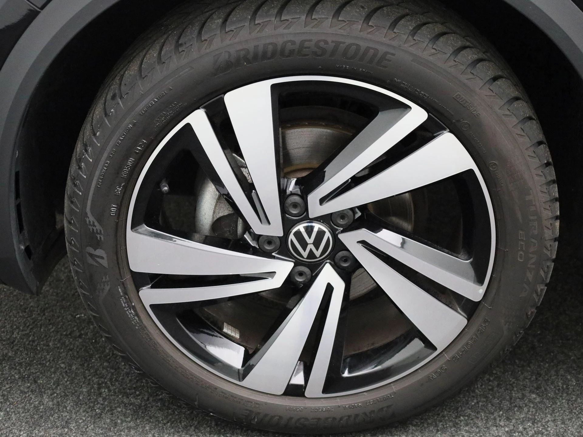 Volkswagen-T-Roc-image-13