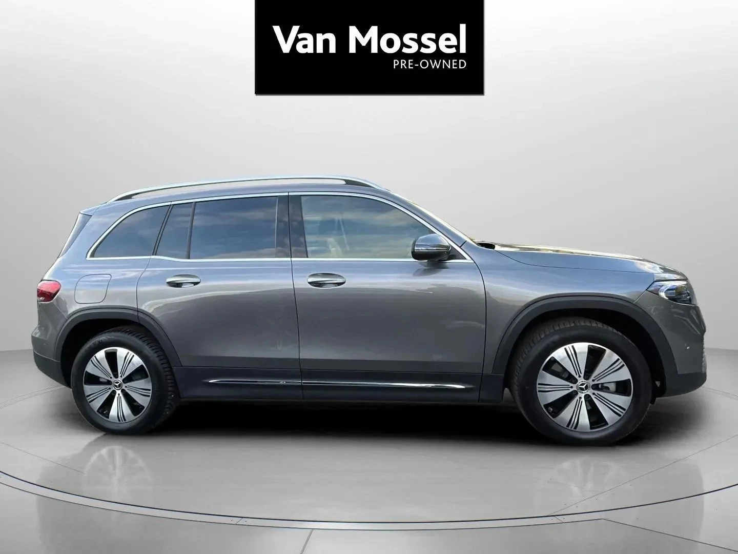 Mercedes-Benz-EQB-image-3