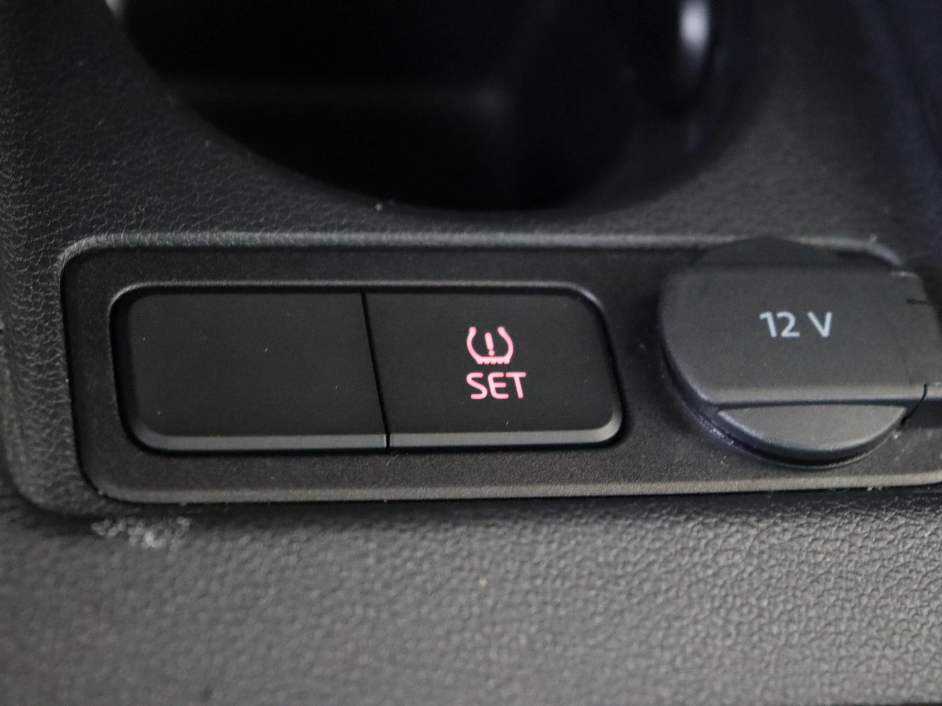 Volkswagen-up!-image-16