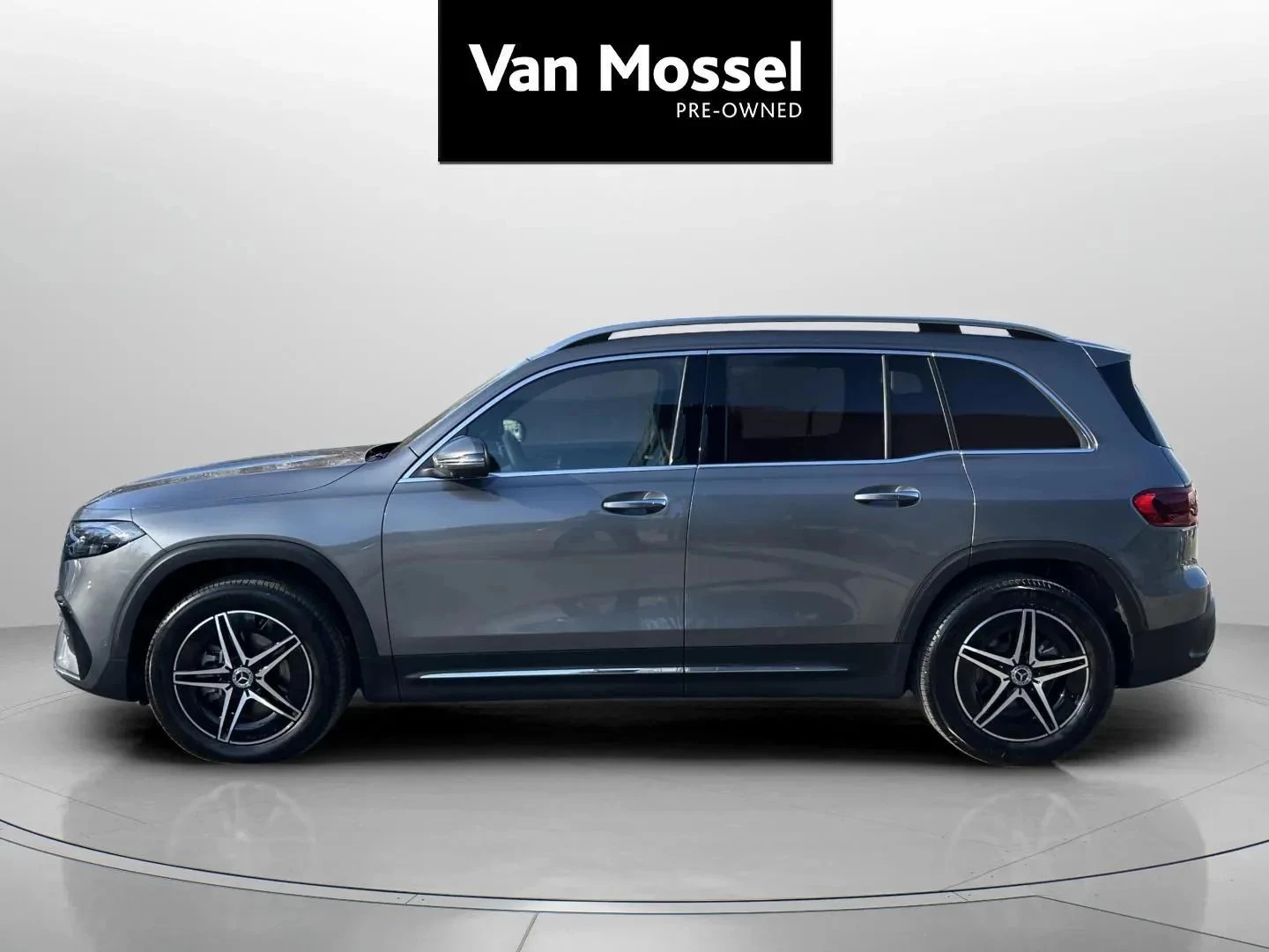Mercedes-Benz-EQB-image-7