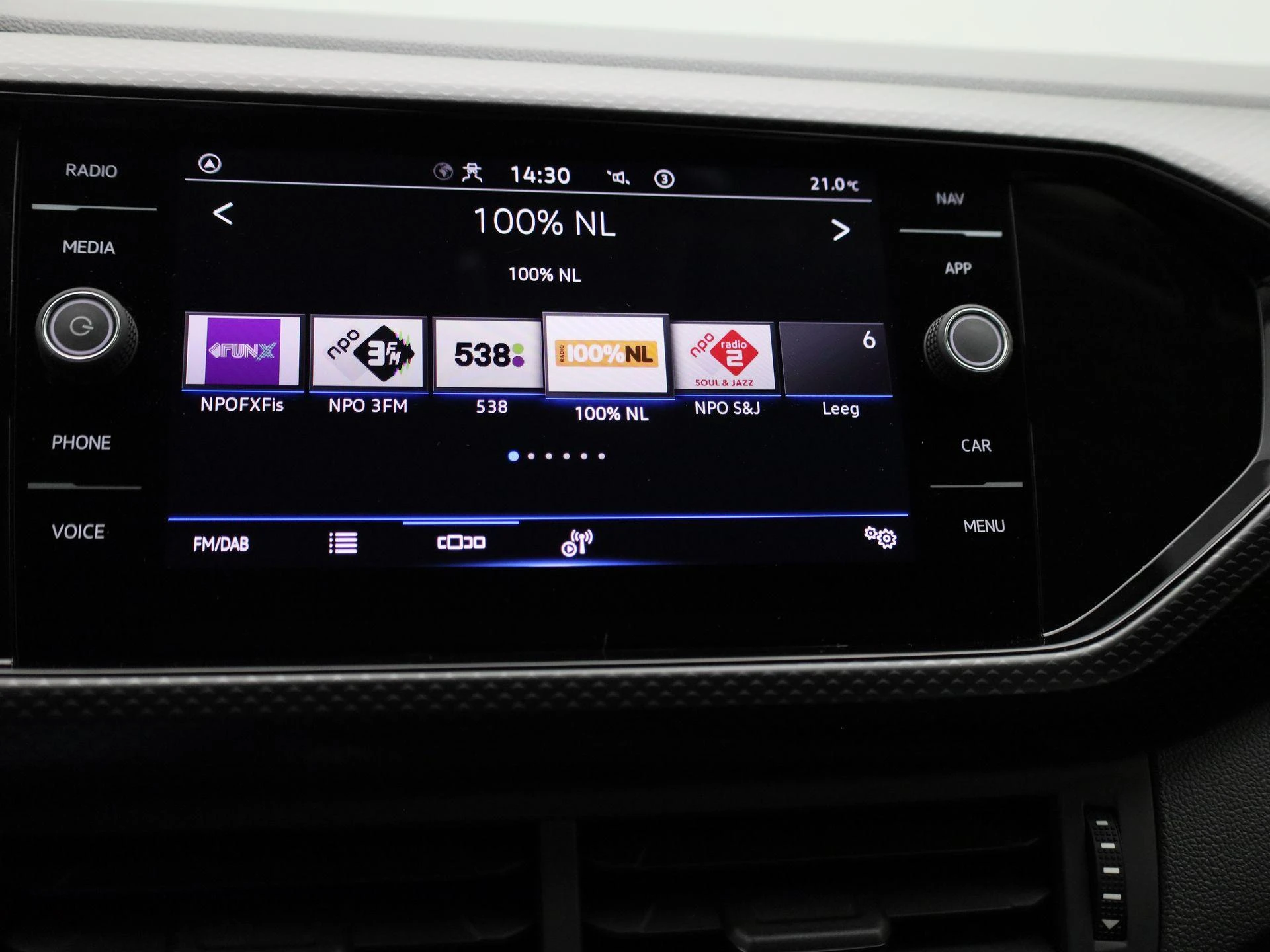 Volkswagen-T-Cross-image-14