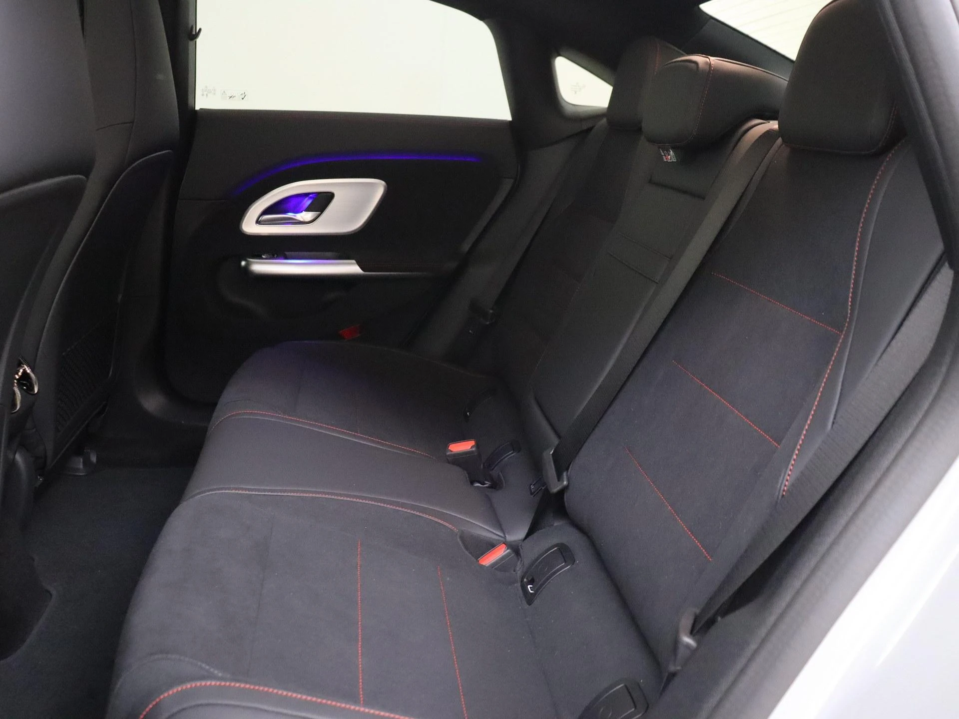 Mercedes-Benz-CLA-image-8