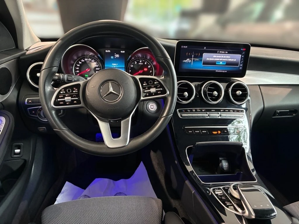 Mercedes-Benz-C-Klasse 300-image-9