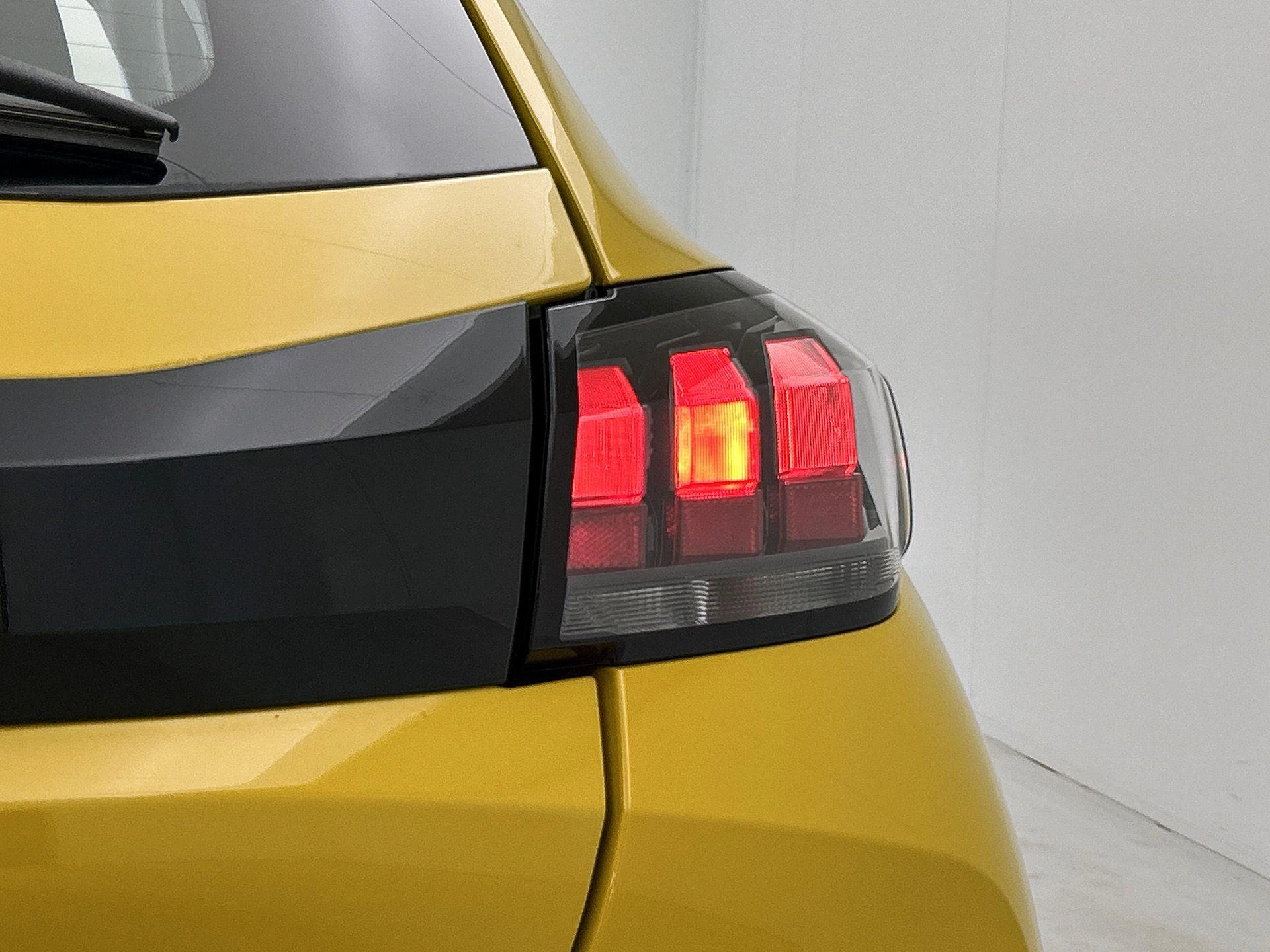 Peugeot-208-image-23