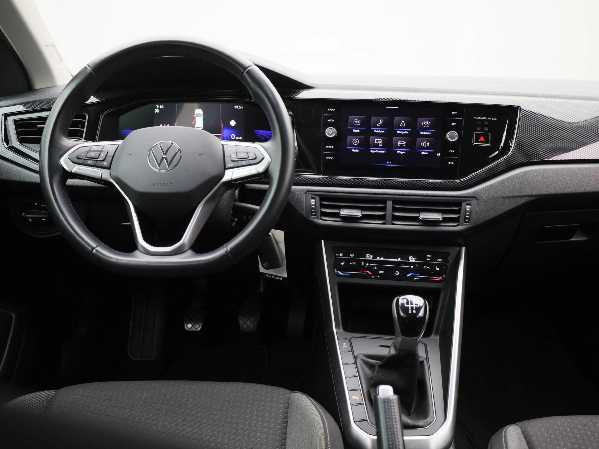 Volkswagen-Taigo-image-8