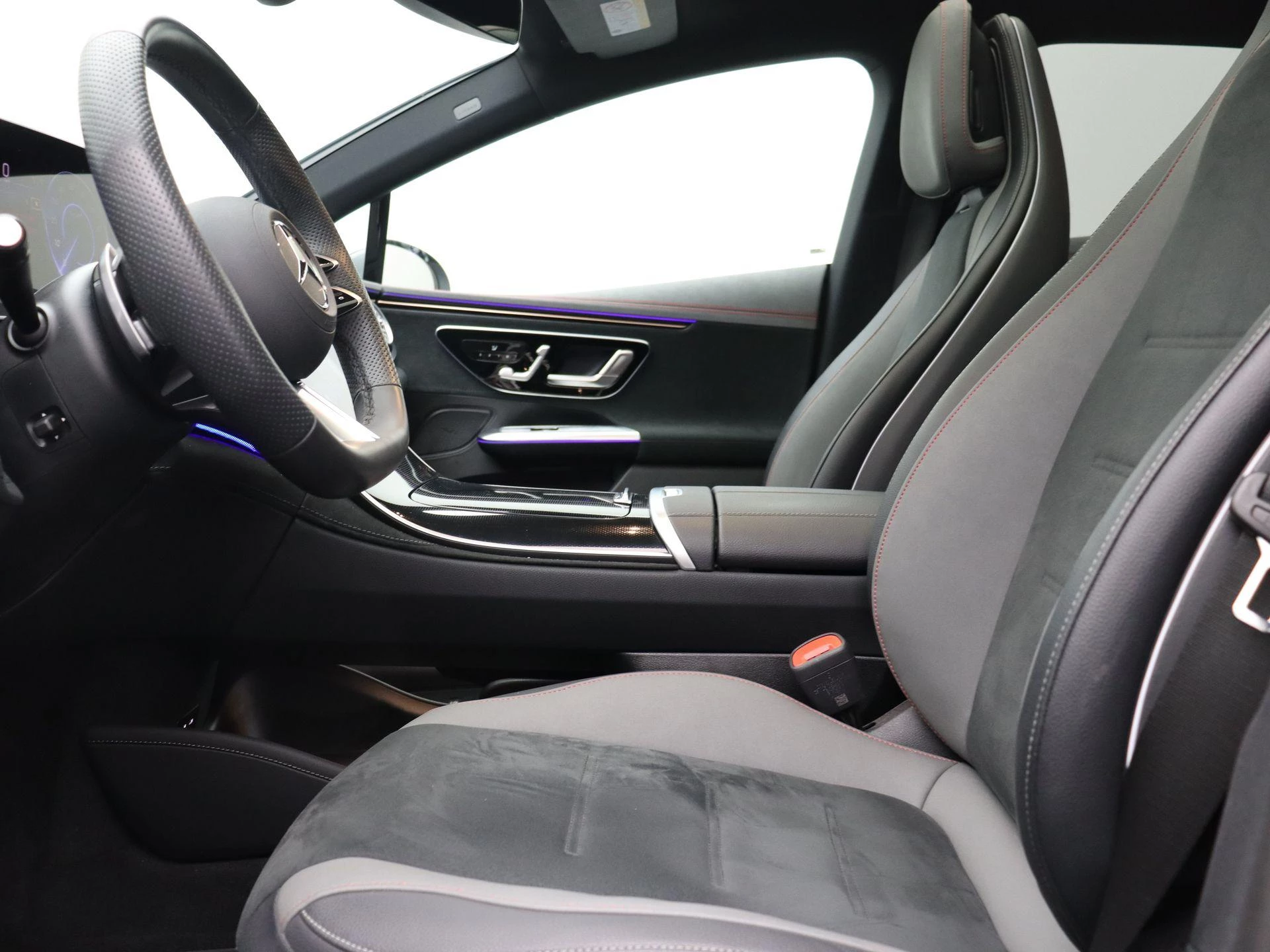Mercedes-Benz-EQE-image-12