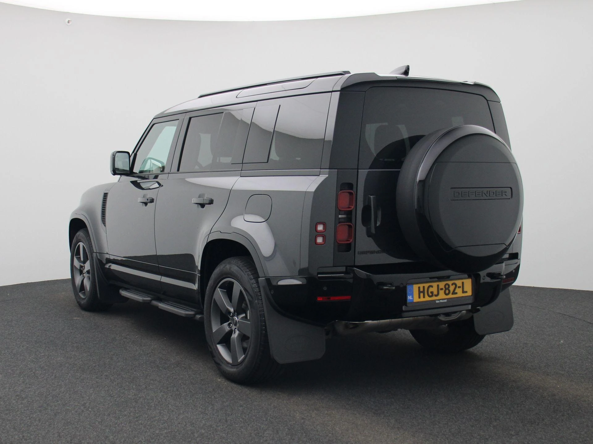 Land Rover-Defender-image-2