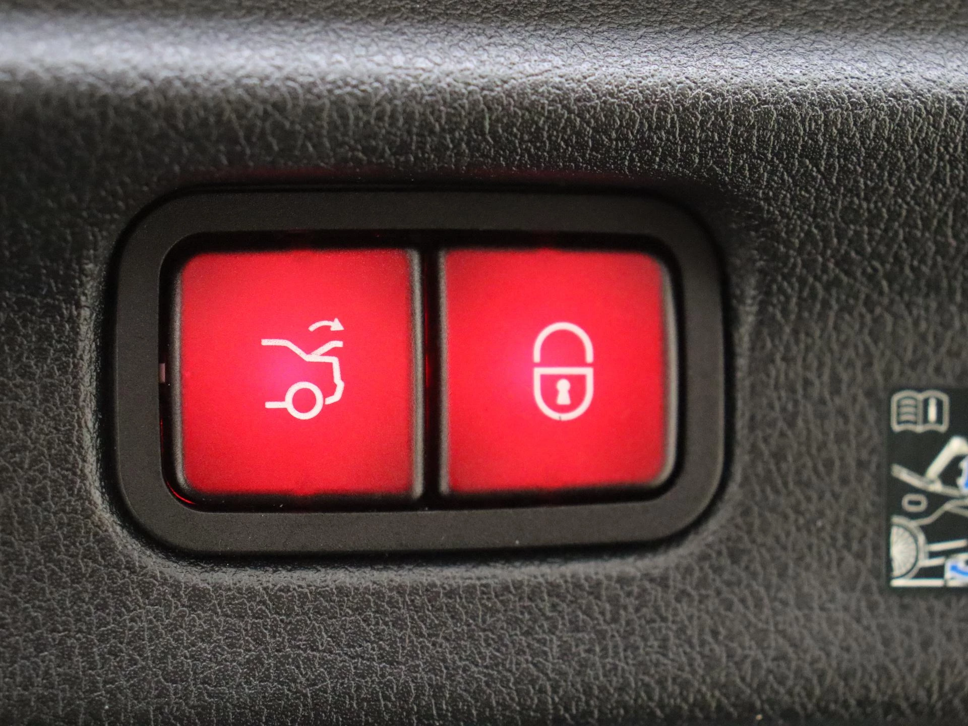 Mercedes-Benz-EQE-image-33