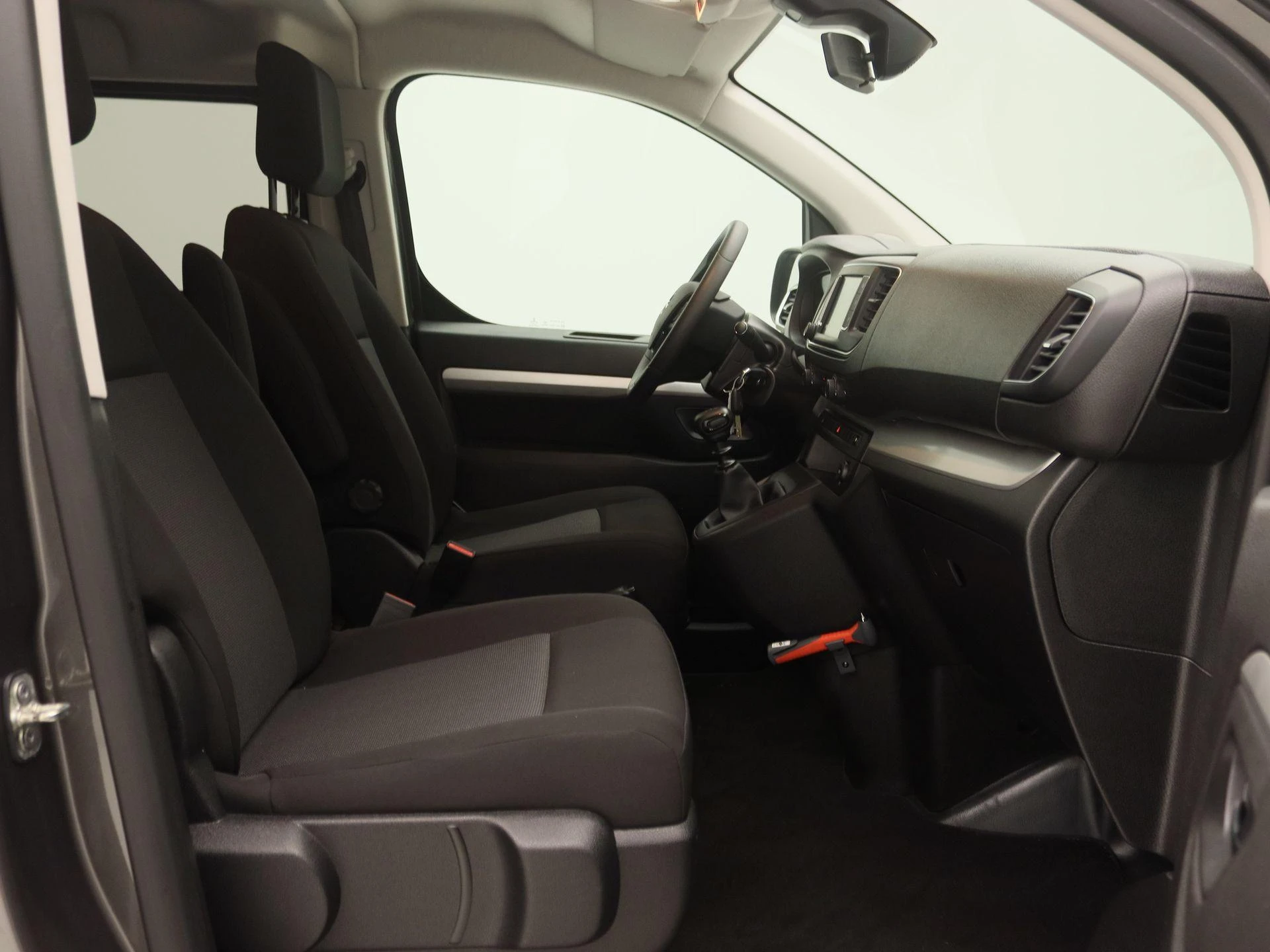 Opel-Vivaro-image-21