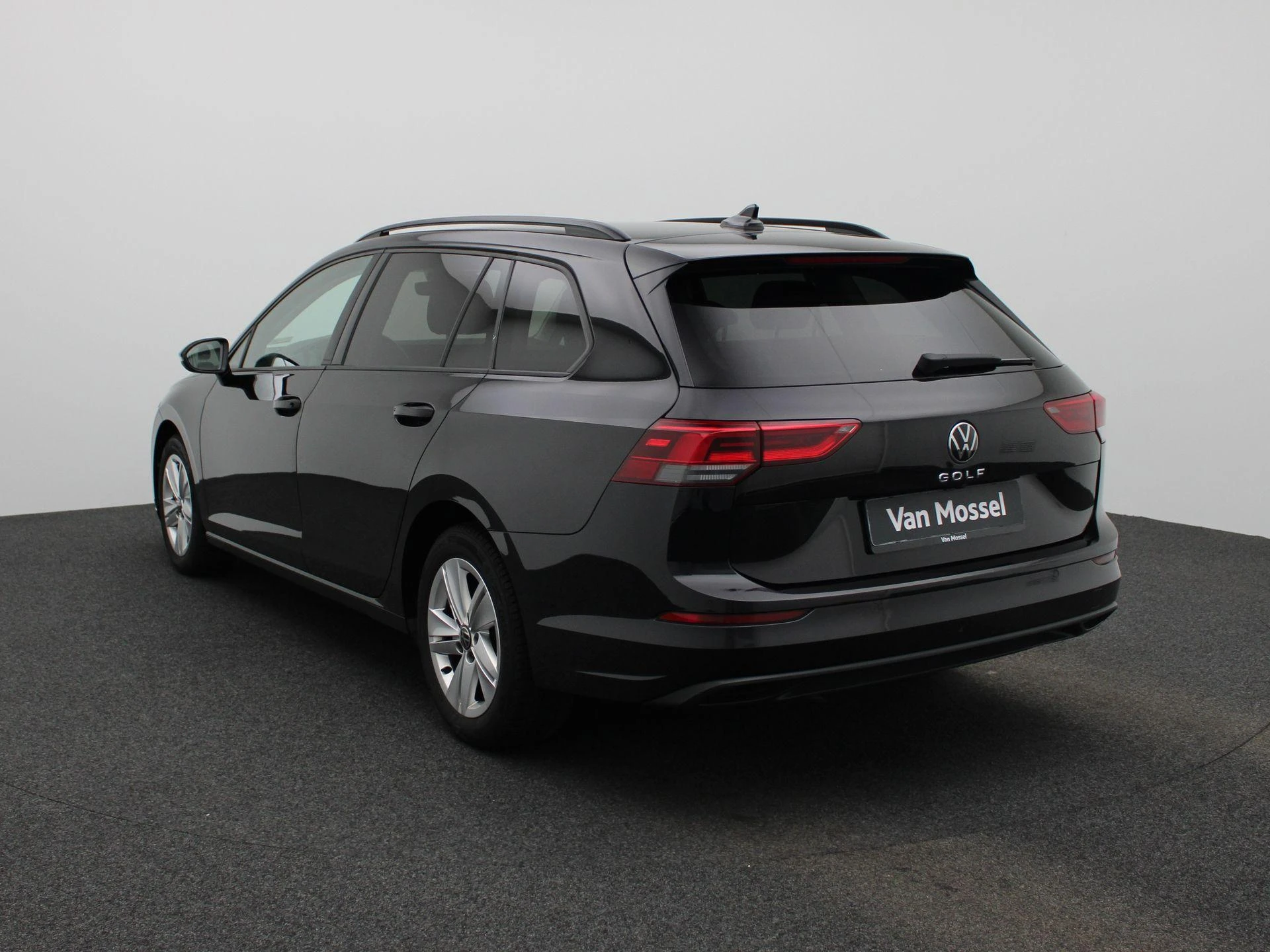 Volkswagen-Golf-image-1