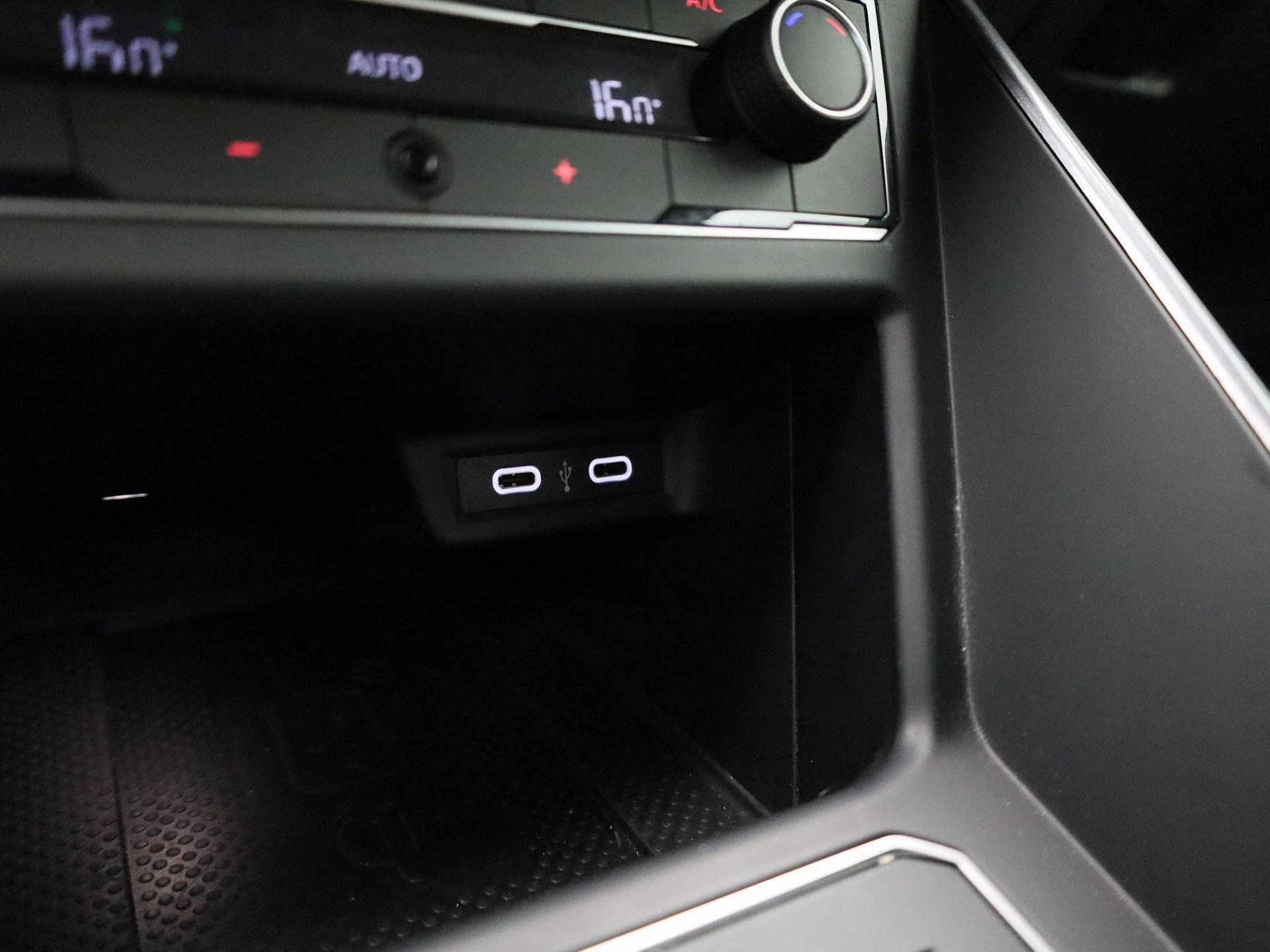 Volkswagen-Polo-image-23