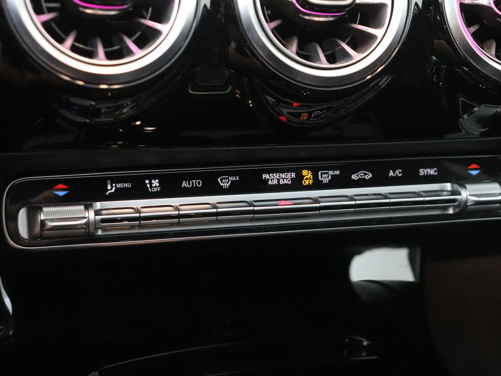 Mercedes-Benz-CLA-image-19