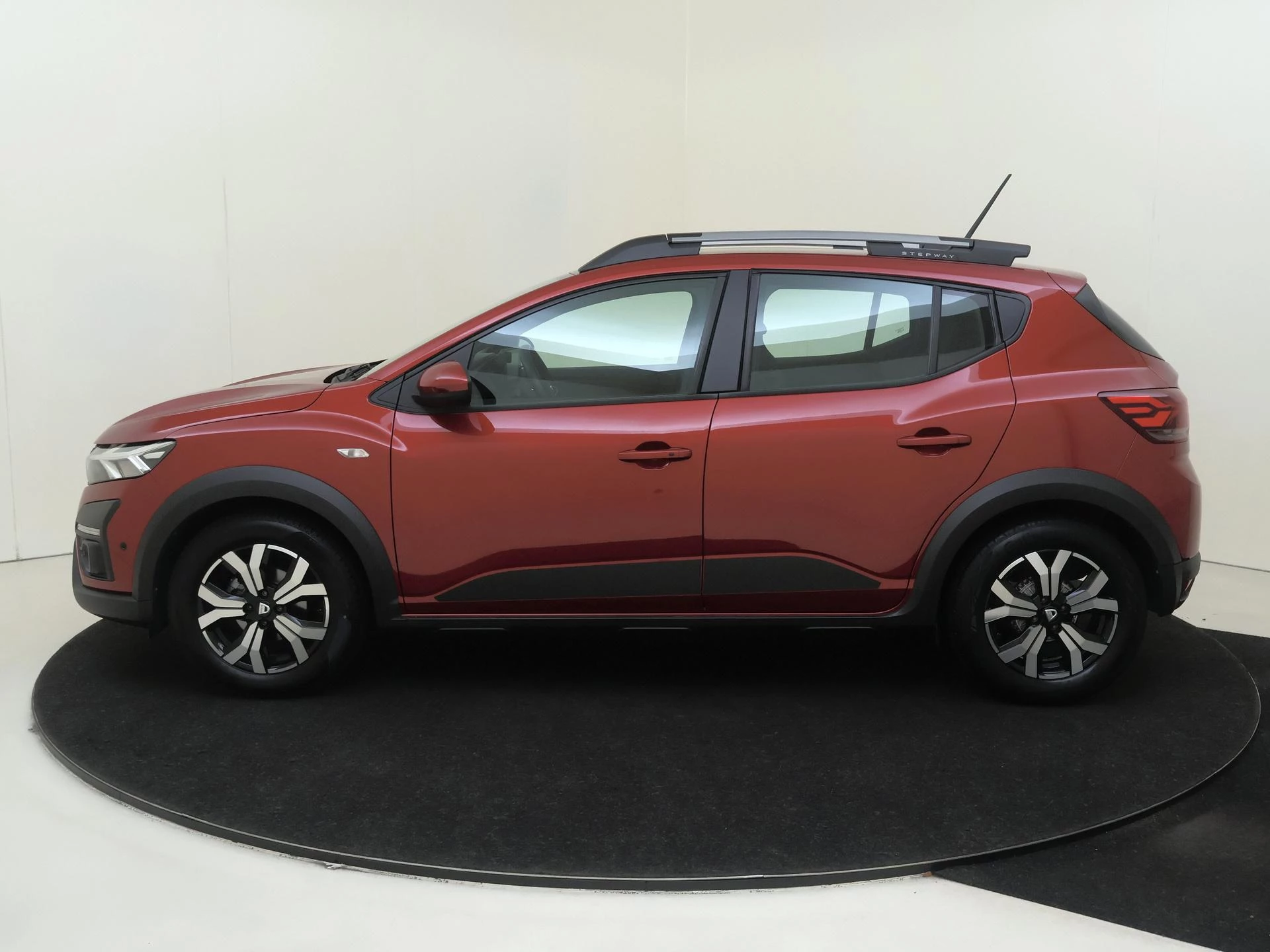 Dacia-Sandero Stepway-image-7